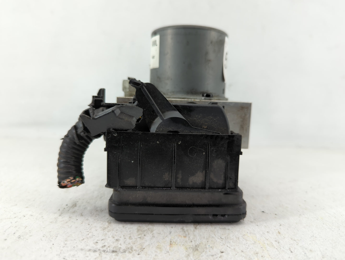 2014 Buick Encore ABS Pump Control Module Replacement P/N:688250455 95367358 Fits Fits 2013 OEM Used Auto Parts - Oemusedaut