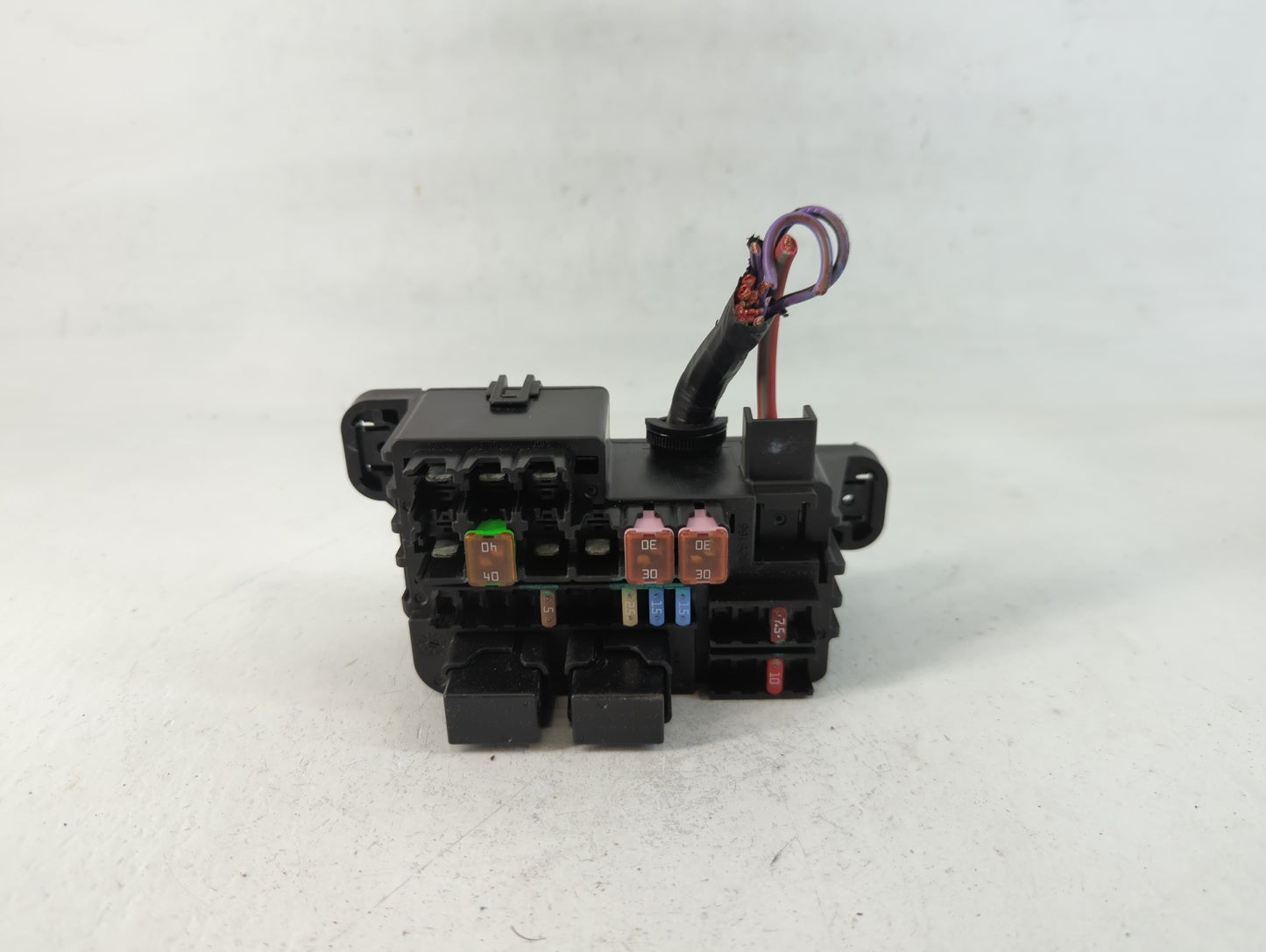 2013-2014 Buick Encore Fusebox Fuse Box Panel Relay Module Fits Fits 2013 2014 OEM Used Auto Parts - Oemusedautoparts1.com