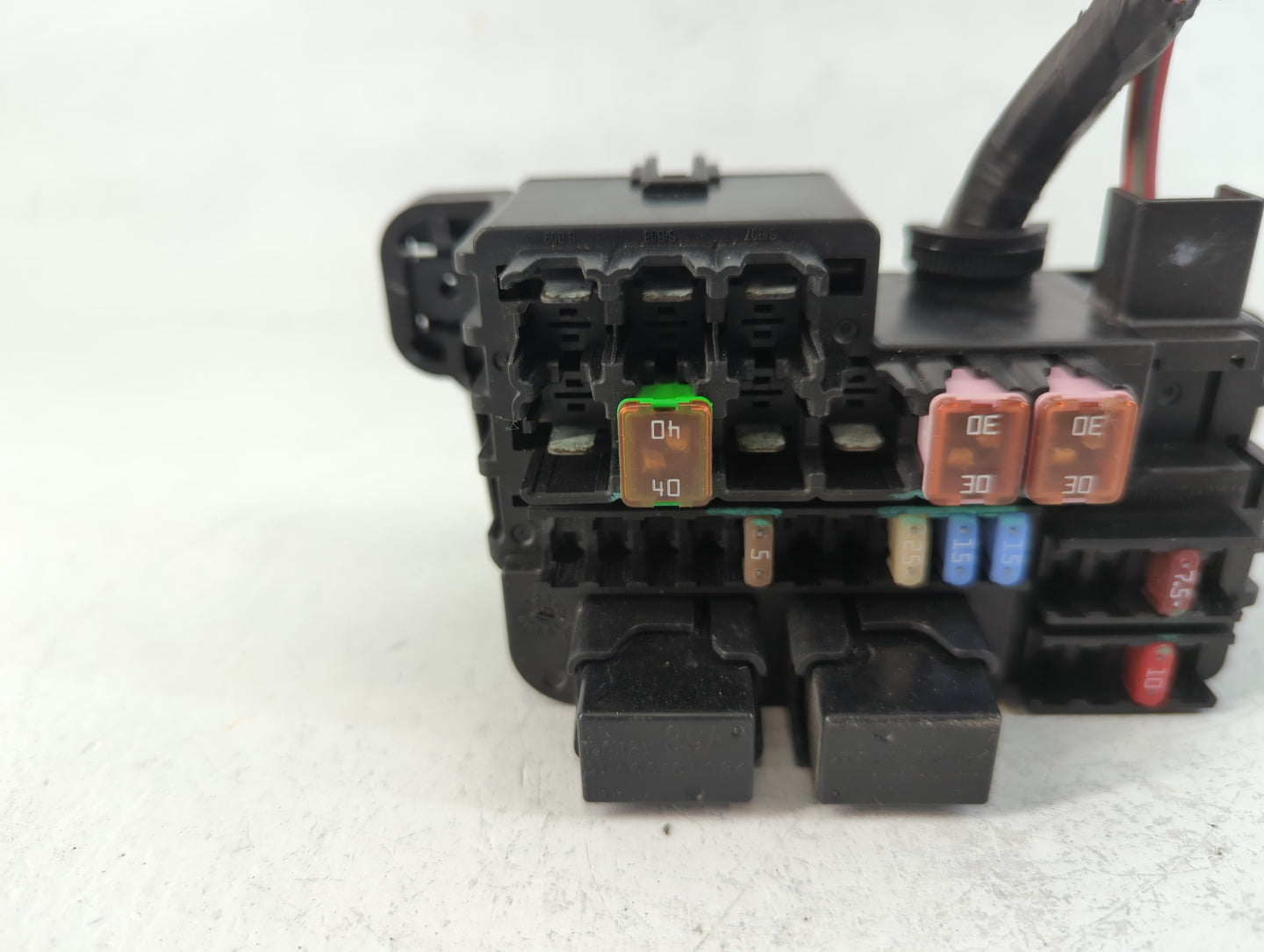2013-2014 Buick Encore Fusebox Fuse Box Panel Relay Module Fits Fits 2013 2014 OEM Used Auto Parts - Oemusedautoparts1.com