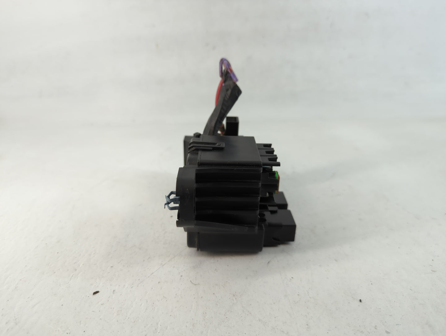 2013-2014 Buick Encore Fusebox Fuse Box Panel Relay Module Fits Fits 2013 2014 OEM Used Auto Parts - Oemusedautoparts1.com