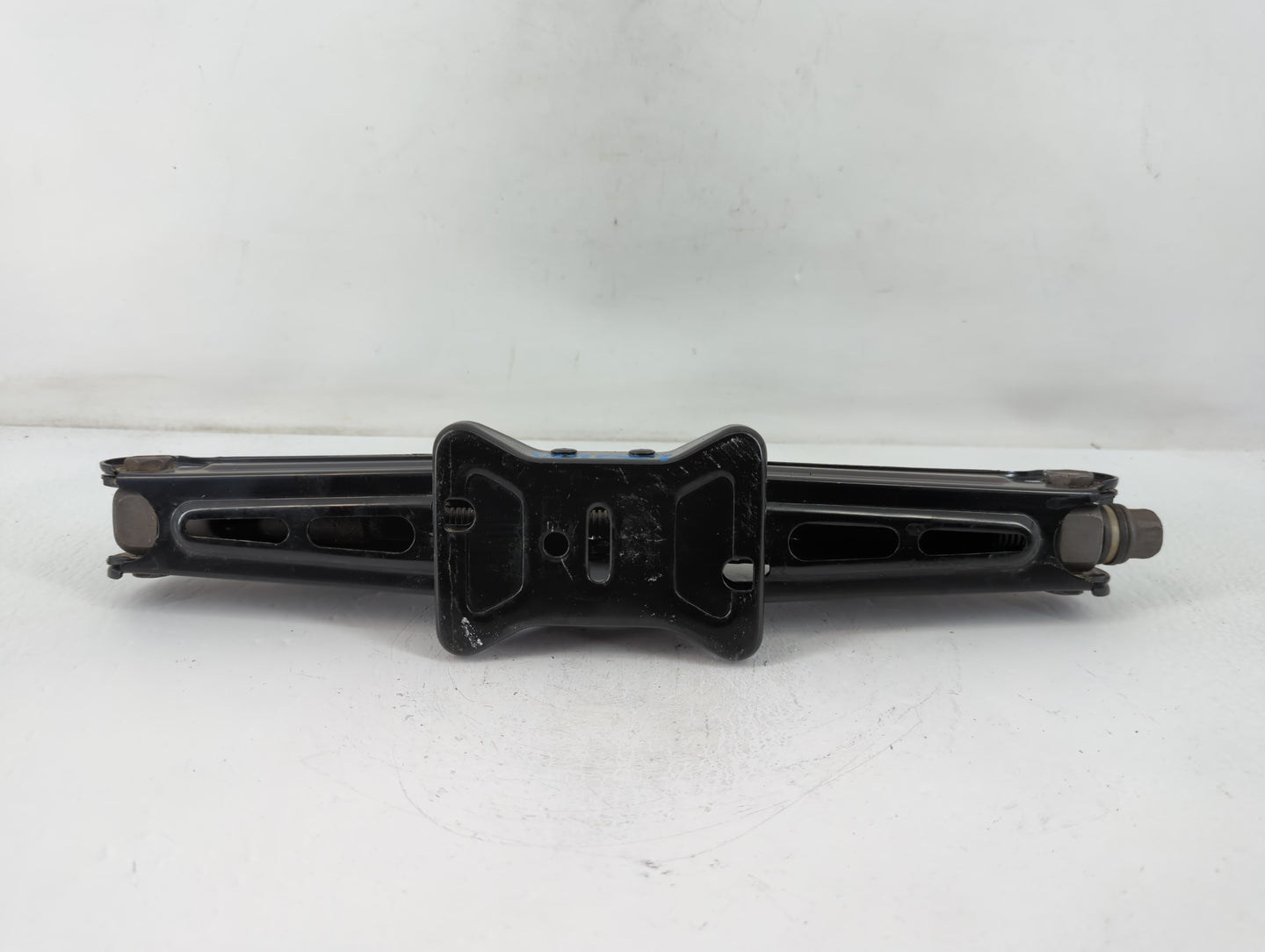 2014 Buick Encore Spare Scissor Car Jack - Oemusedautoparts1.com
