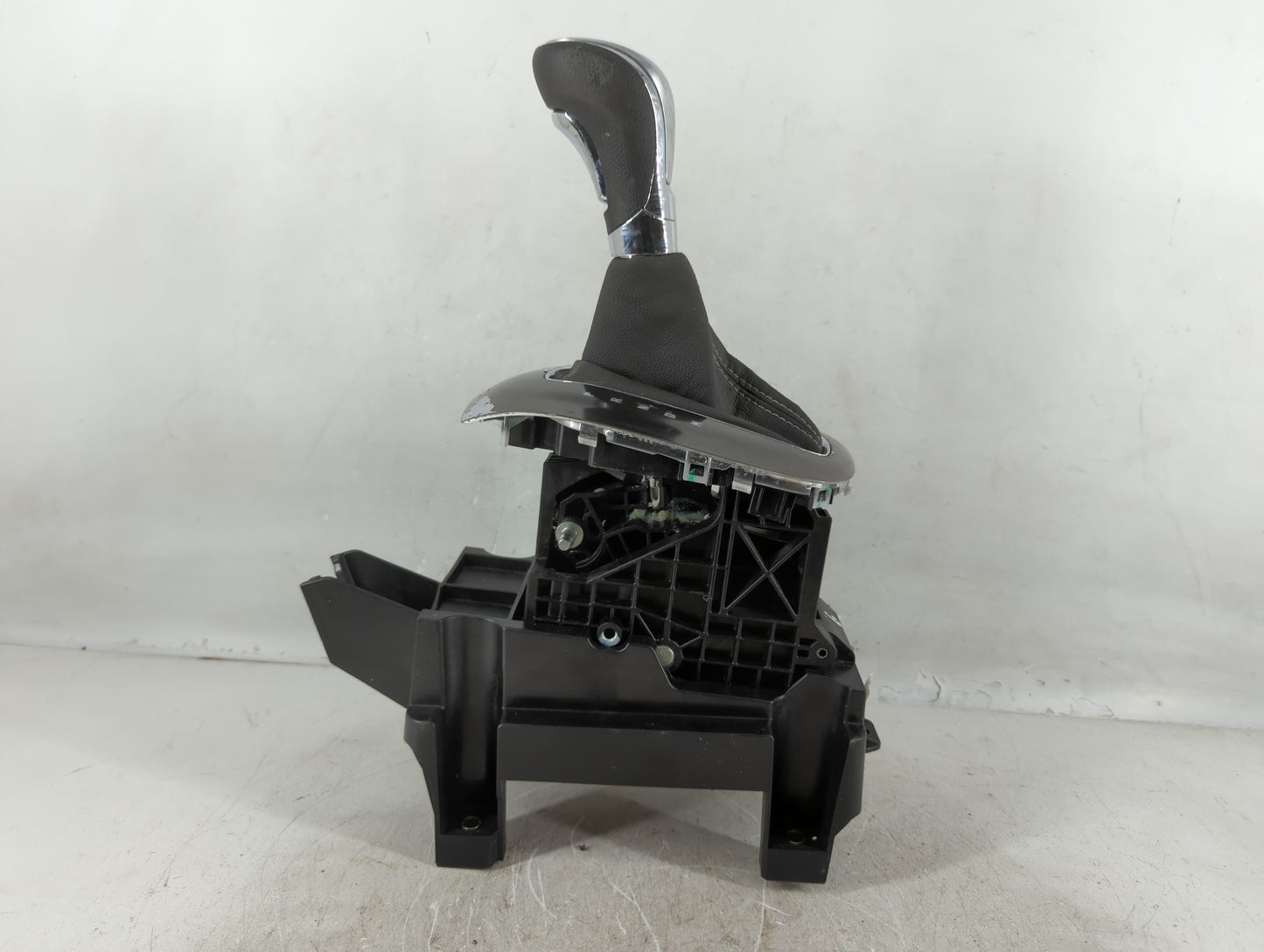 2014 Buick Encore Floor Console Assembly Shifter - Oemusedautoparts1.com