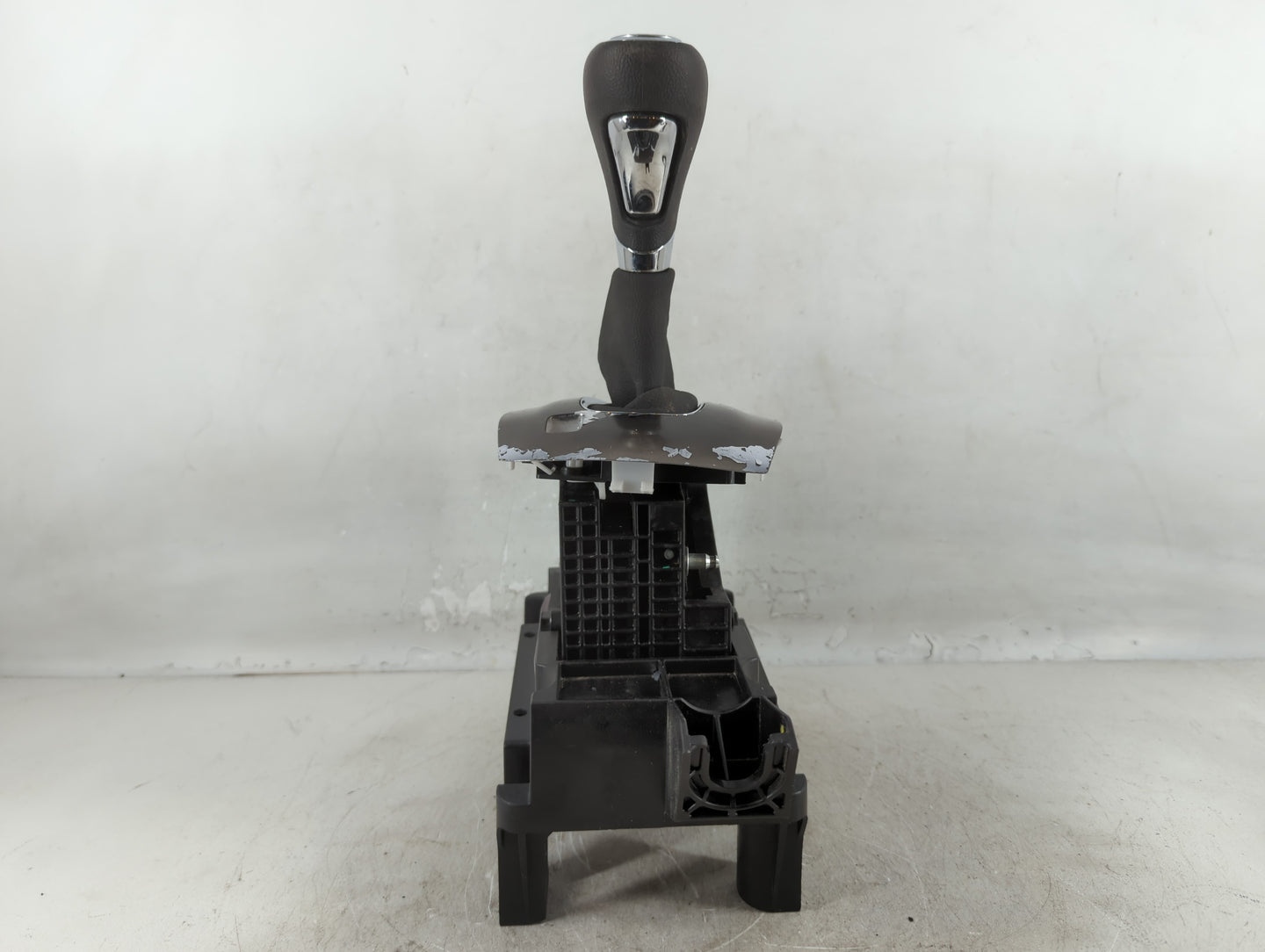 2014 Buick Encore Floor Console Assembly Shifter - Oemusedautoparts1.com