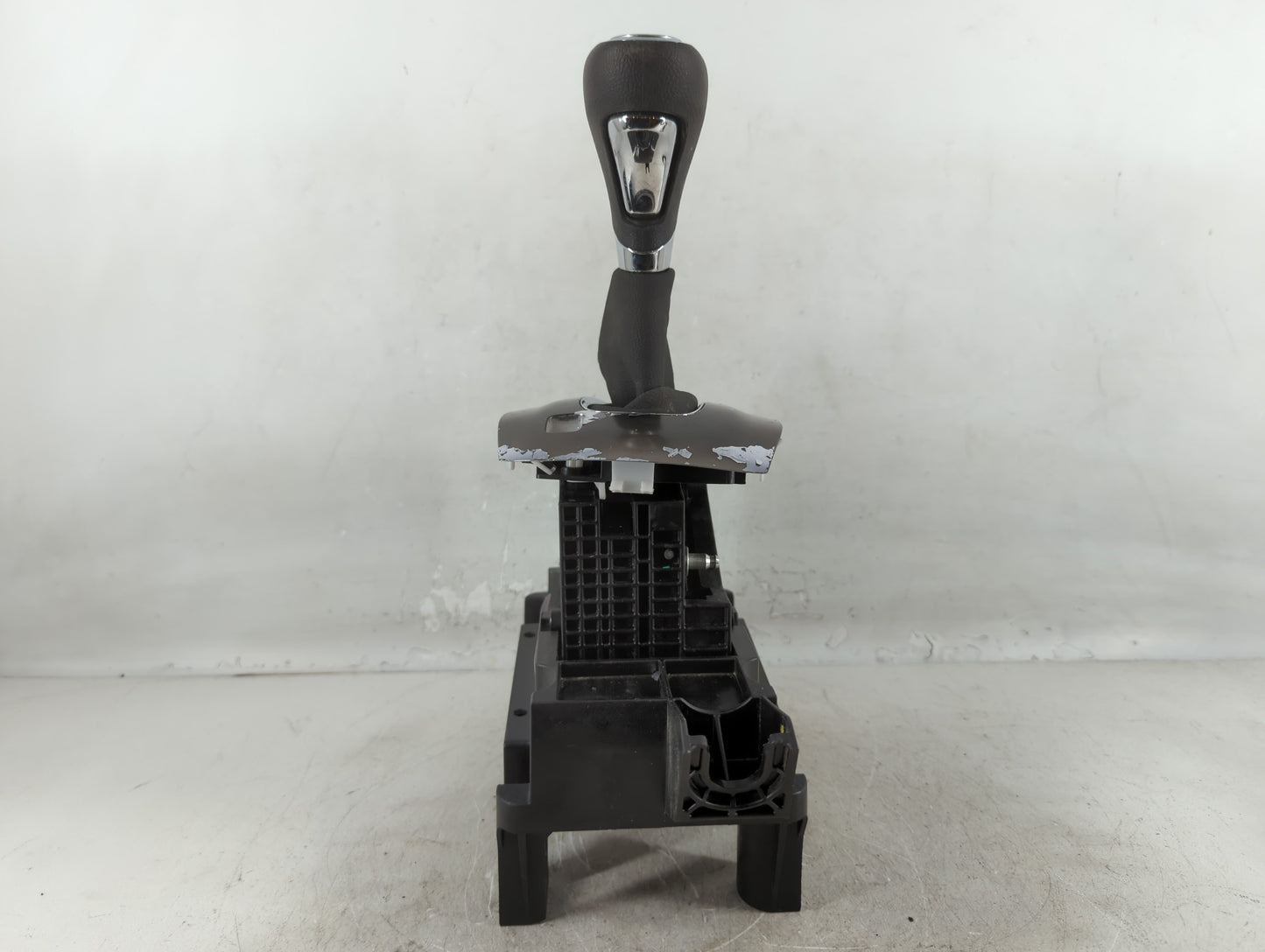 2014 Buick Encore Floor Console Assembly Shifter - Oemusedautoparts1.com