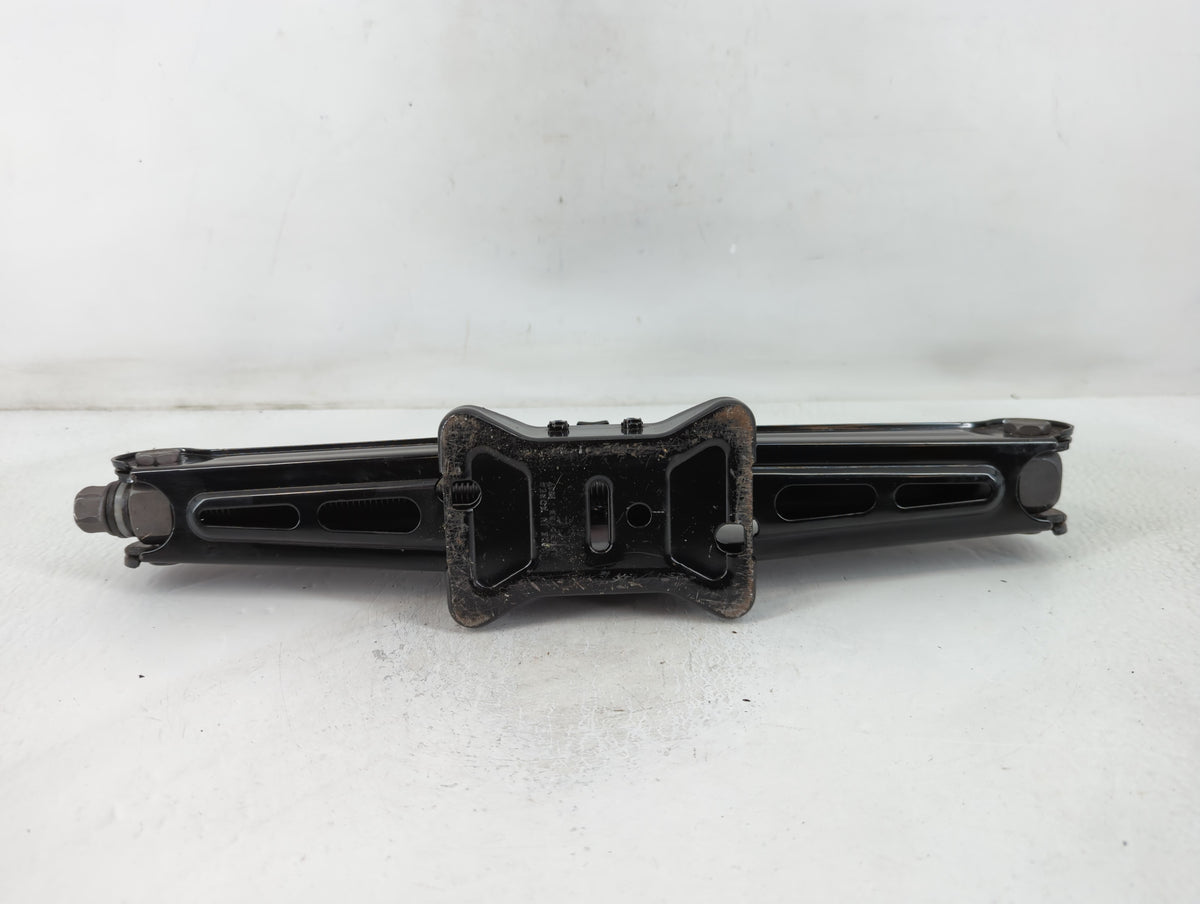 2014 Buick Encore Spare Scissor Car Jack 777467 - Oemusedautoparts1.com
