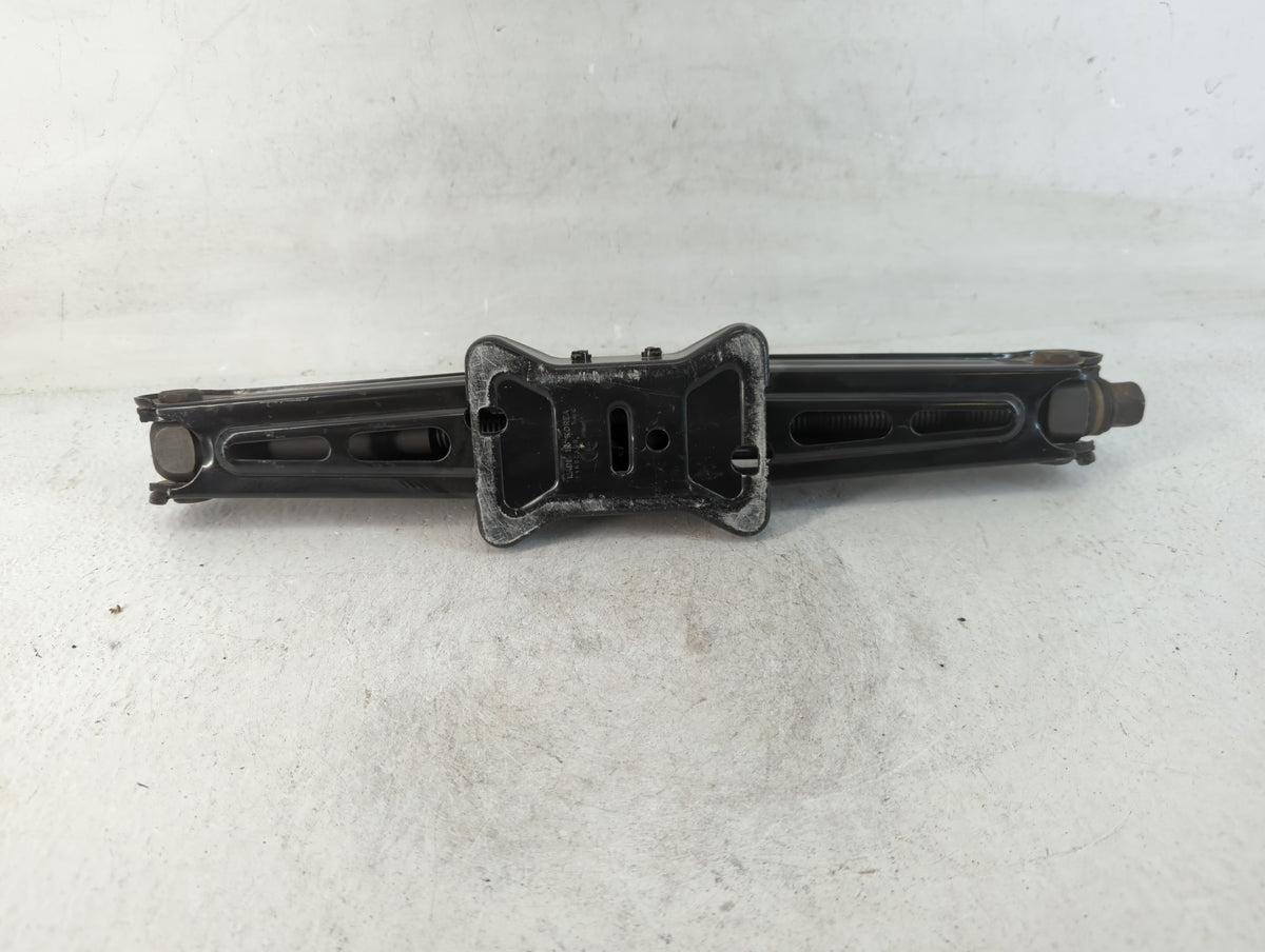2014 Buick Encore Spare Scissor Car Jack 784025 - Oemusedautoparts1.com
