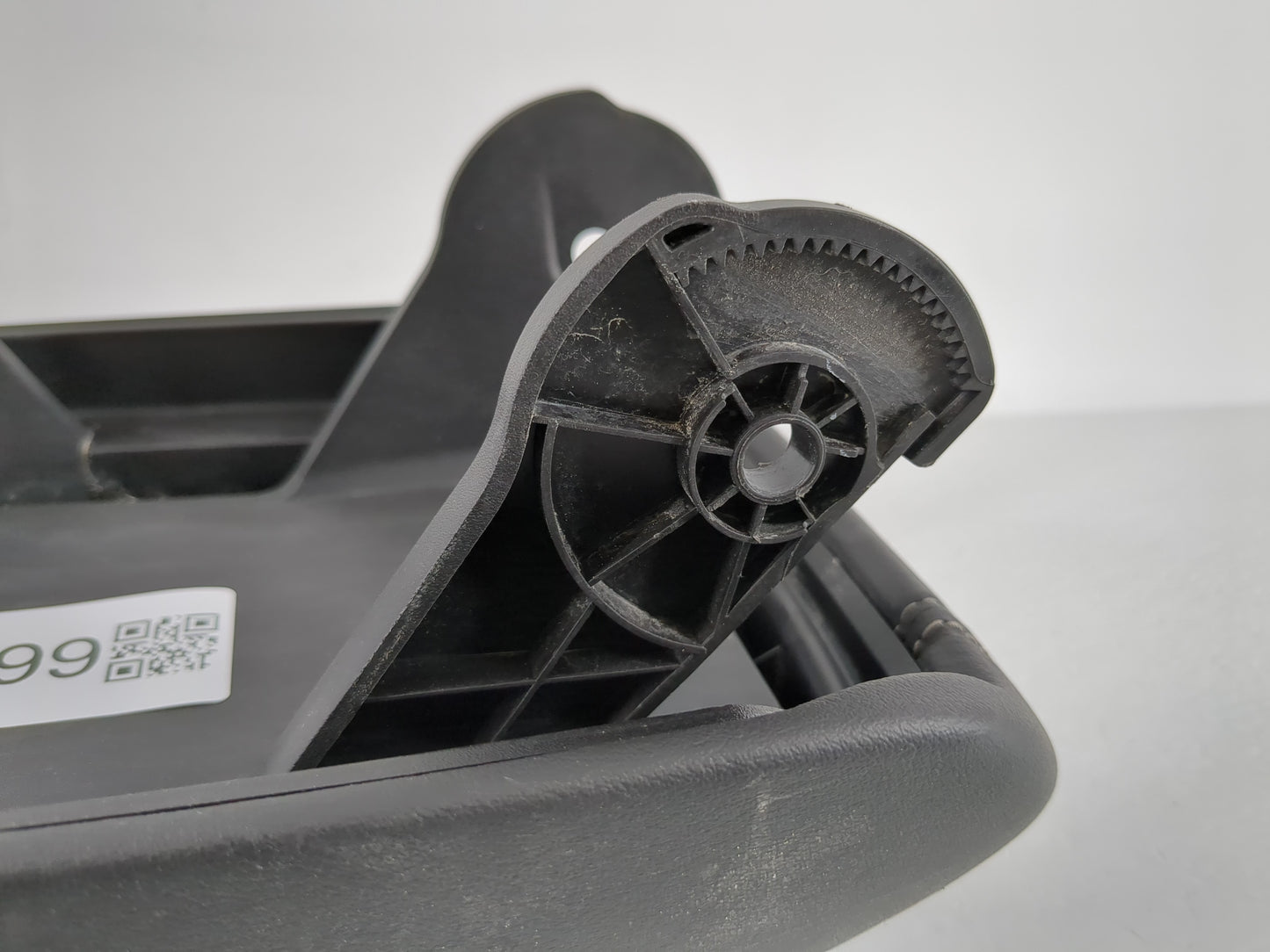 2015-2016 Buick Lacrosse Center Console Armrest Cover Lid Fits Fits 2015 2016 OEM Used Auto Parts - Oemusedautoparts1.com