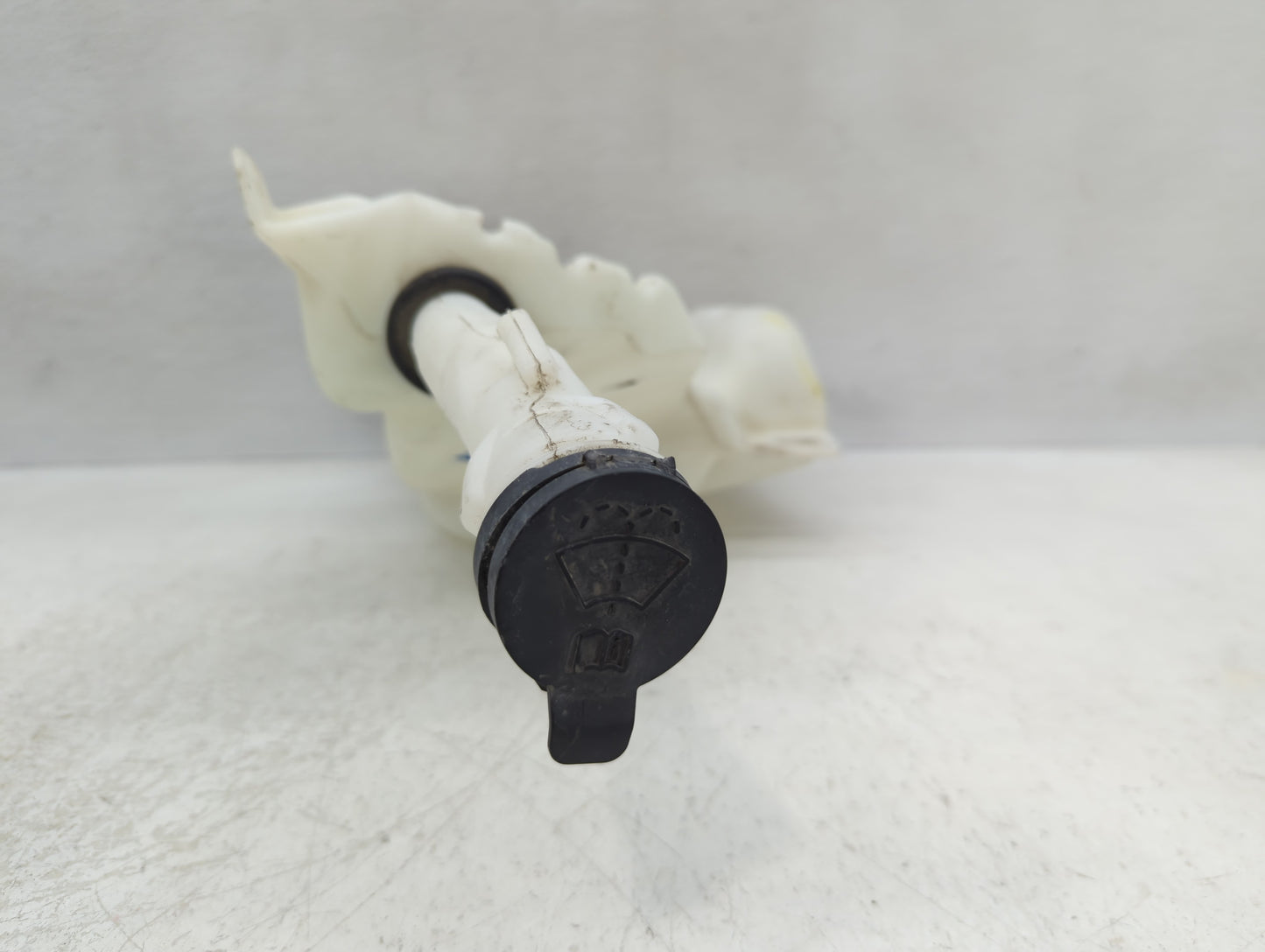2010-2016 Buick Lacrosse Windshield Washer Fluid Reservoir Bottle Oem - Oemusedautoparts1.com