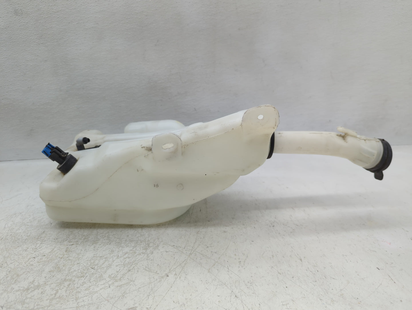 2010-2016 Buick Lacrosse Windshield Washer Fluid Reservoir Bottle Oem - Oemusedautoparts1.com