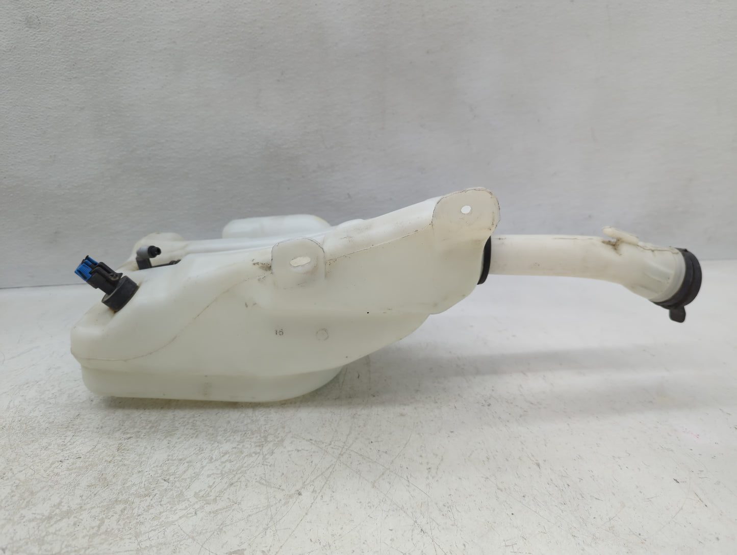 2010-2016 Buick Lacrosse Windshield Washer Fluid Reservoir Bottle Oem - Oemusedautoparts1.com