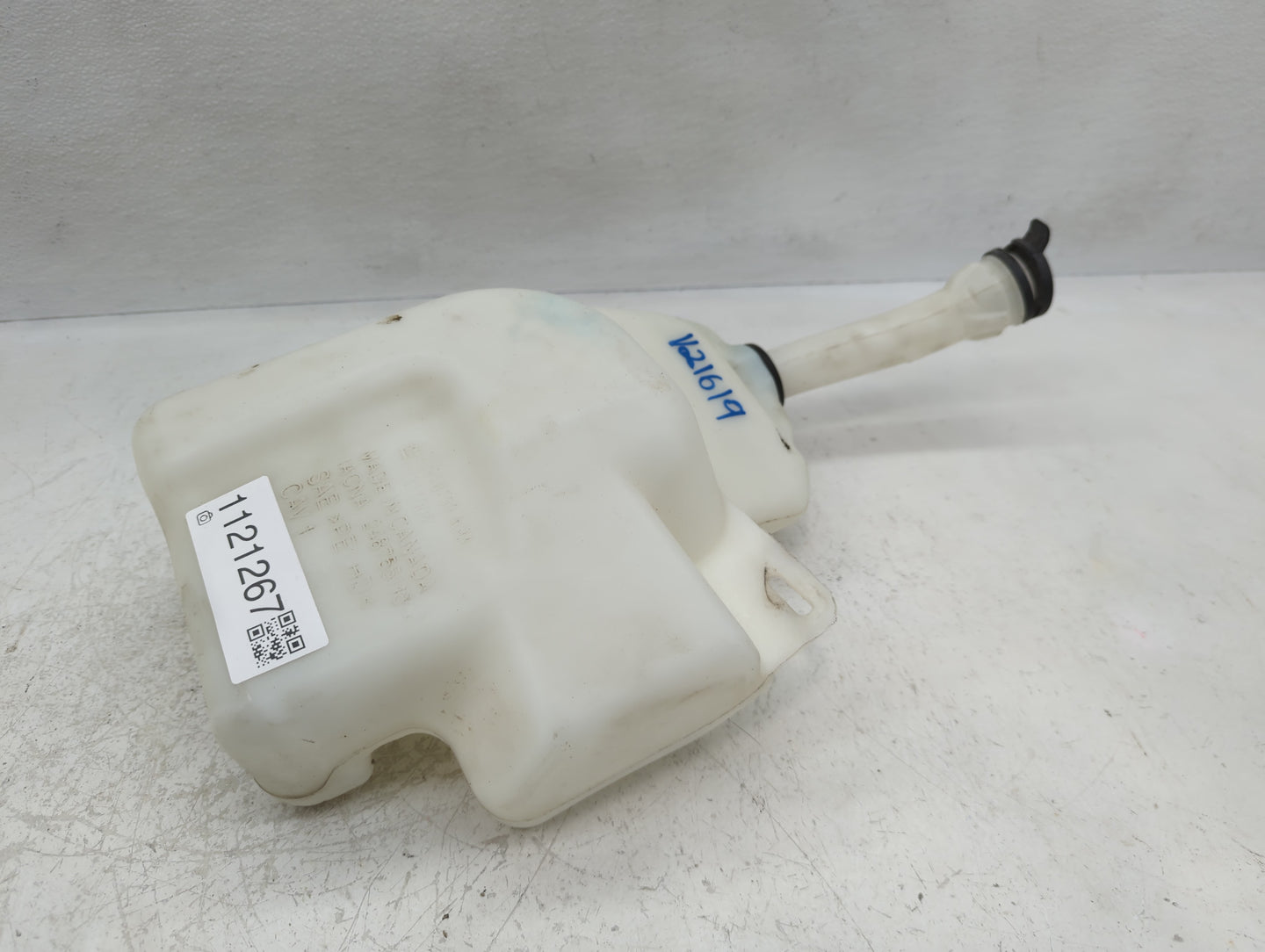 2010-2016 Buick Lacrosse Windshield Washer Fluid Reservoir Bottle Oem - Oemusedautoparts1.com