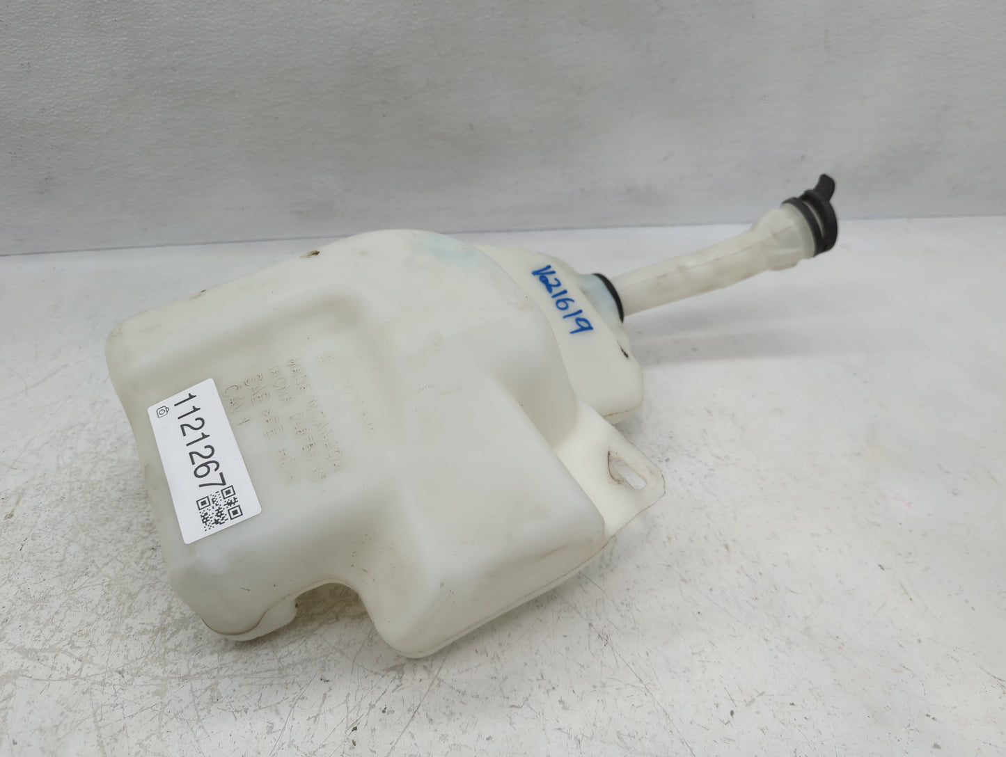 2010-2016 Buick Lacrosse Windshield Washer Fluid Reservoir Bottle Oem - Oemusedautoparts1.com