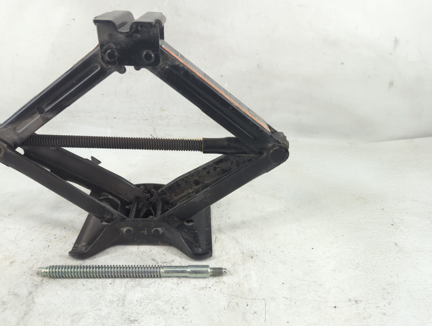 2014 Buick Lacrosse Spare Scissor Car Jack 1188150 - Oemusedautoparts1.com