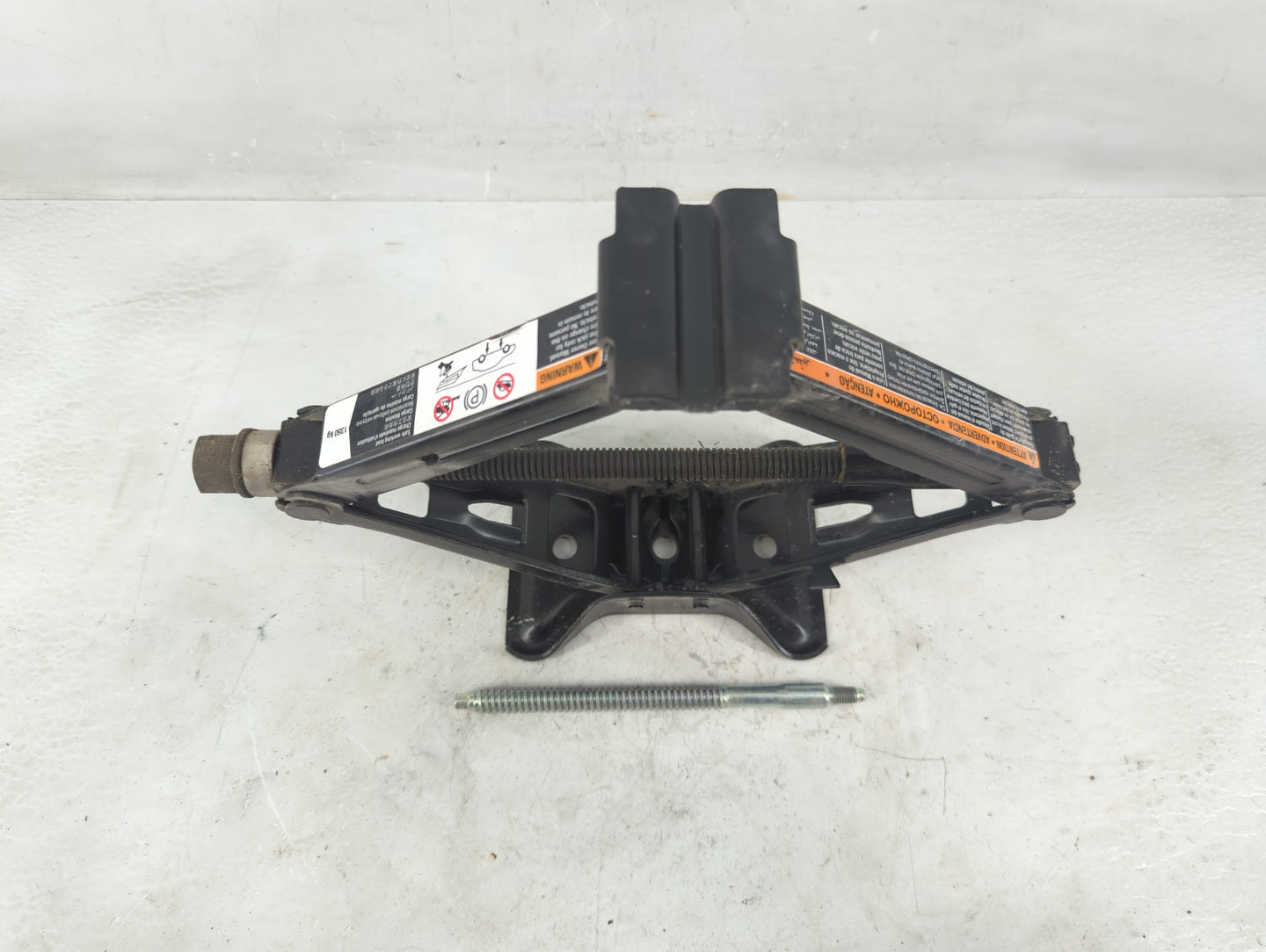 2014 Buick Lacrosse Spare Scissor Car Jack 1188150 - Oemusedautoparts1.com