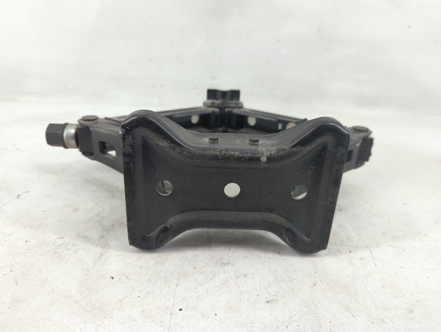 2014 Buick Lacrosse Spare Scissor Car Jack 1188150 - Oemusedautoparts1.com