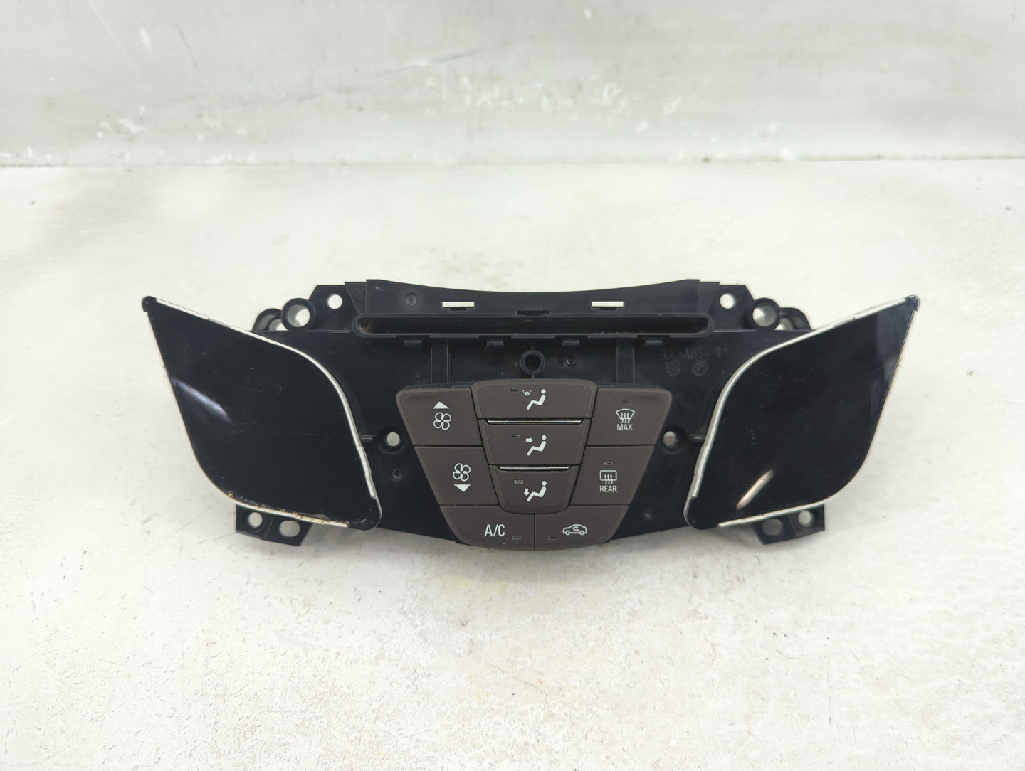 2014 Buick Lacrosse Climate Control Module Temperature AC/Heater Replacement P/N:90802488 Fits OEM Used Auto Parts - Oemused