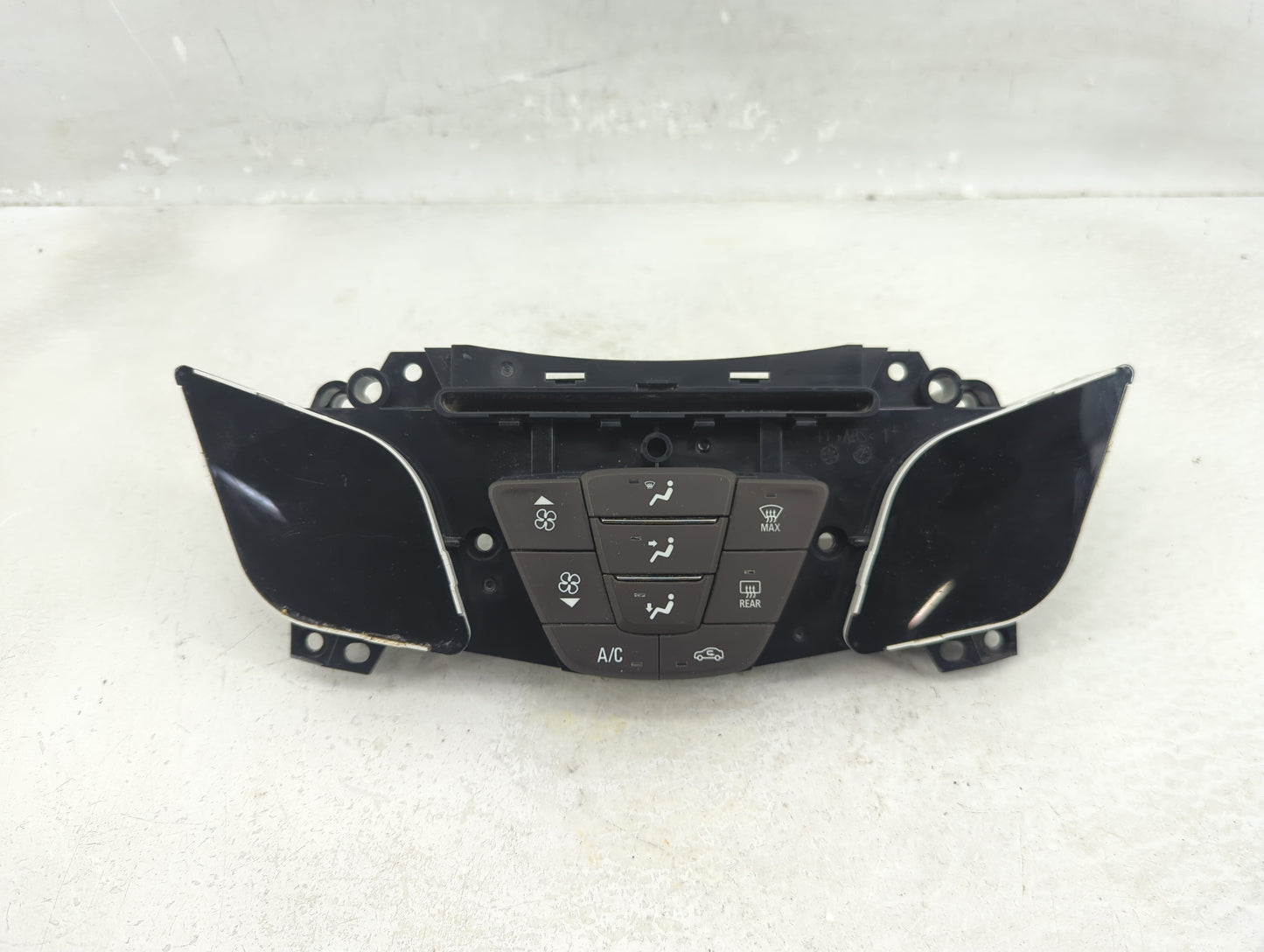 2014 Buick Lacrosse Climate Control Module Temperature AC/Heater Replacement P/N:90802488 Fits OEM Used Auto Parts - Oemused