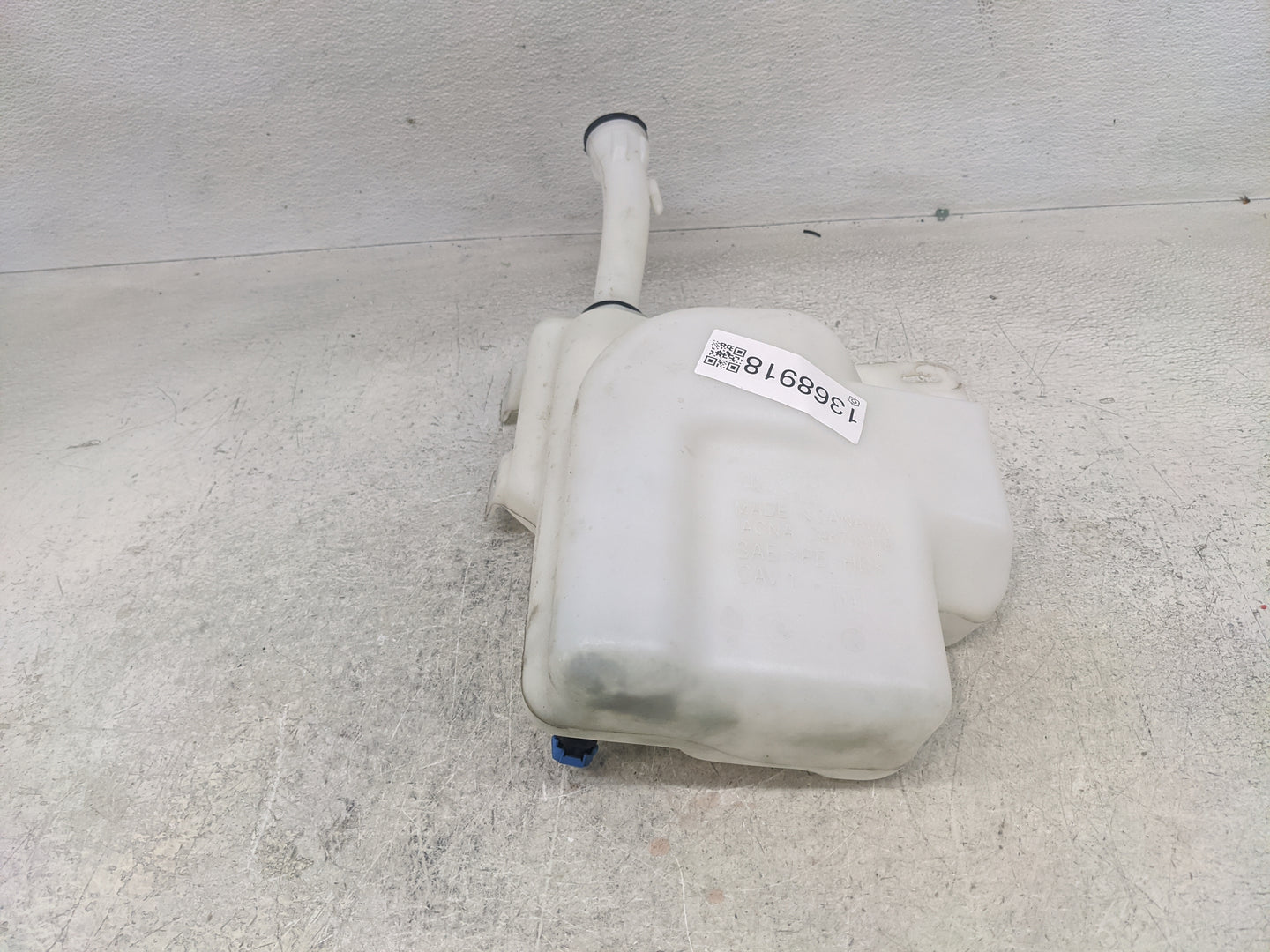 2010-2016 Buick Lacrosse Windshield Washer Fluid Reservoir Bottle Oem - Oemusedautoparts1.com