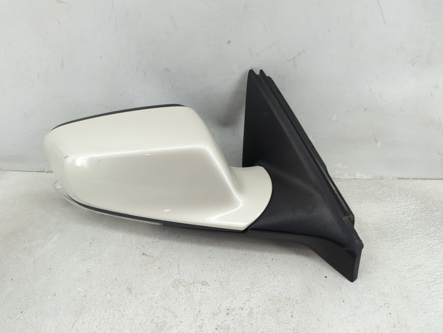 2014-2016 Buick Lacrosse Passenger Side View Mirror - Right Door Mirror OEM Used - Oemusedautoparts1.com