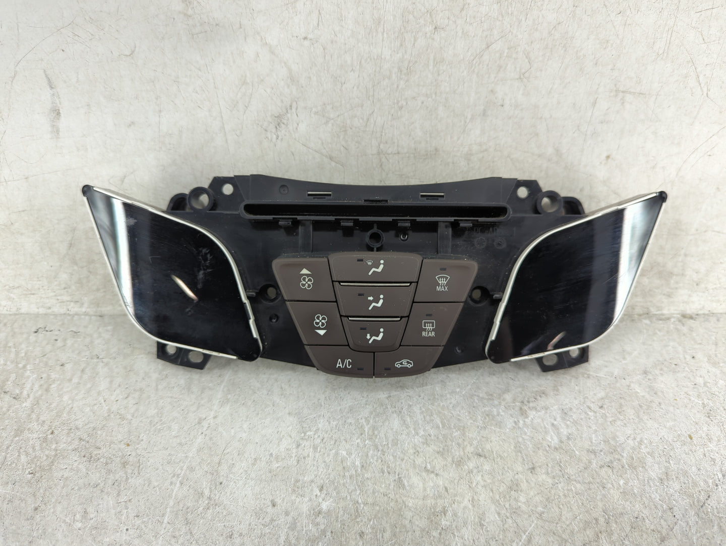 2014 Buick Lacrosse Climate Control Module Temperature AC/Heater Replacement P/N:90802488 Fits OEM Used Auto Parts - Oemused