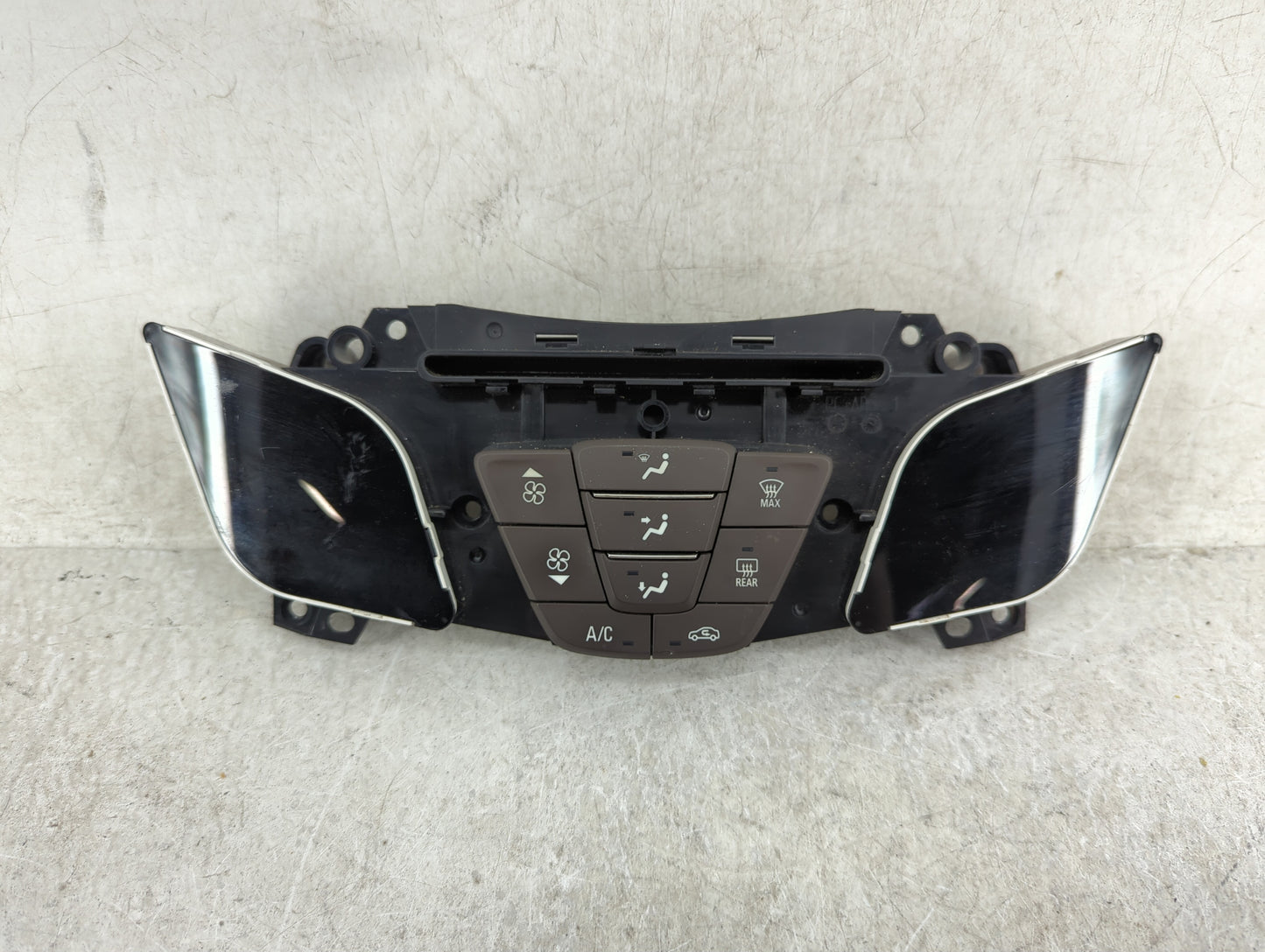 2014 Buick Lacrosse Climate Control Module Temperature AC/Heater Replacement P/N:90802488 Fits OEM Used Auto Parts - Oemused