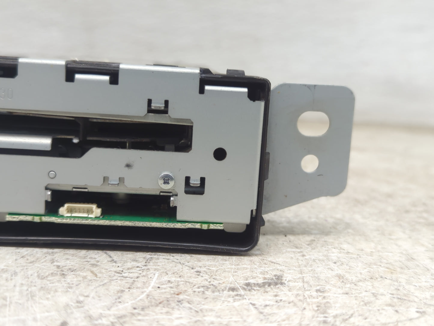 2014-2014 Buick Lacrosse Radio Cd Changer 13590747|06a134766716e|6230 - Oemusedautoparts1.com
