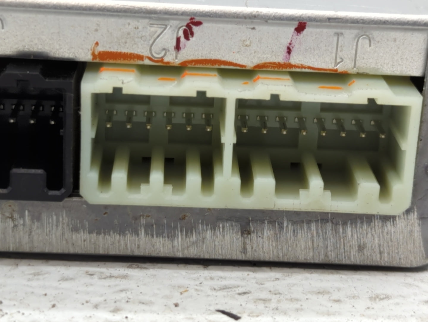 2014-2015 Buick Lacrosse Chassis Control Module Ccm Bcm Body Control - Oemusedautoparts1.com