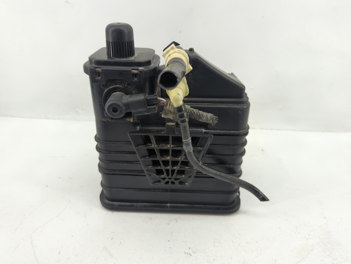 2014 Buick Regal Fuel Vapor Charcoal Canister 1357715 - Oemusedautoparts1.com