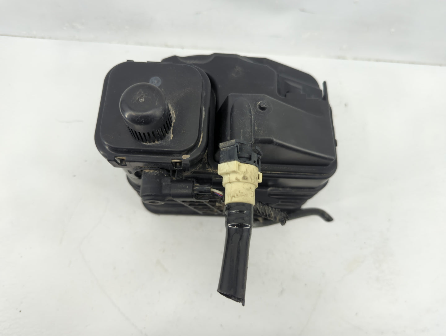 2014 Buick Regal Fuel Vapor Charcoal Canister 1357715 - Oemusedautoparts1.com