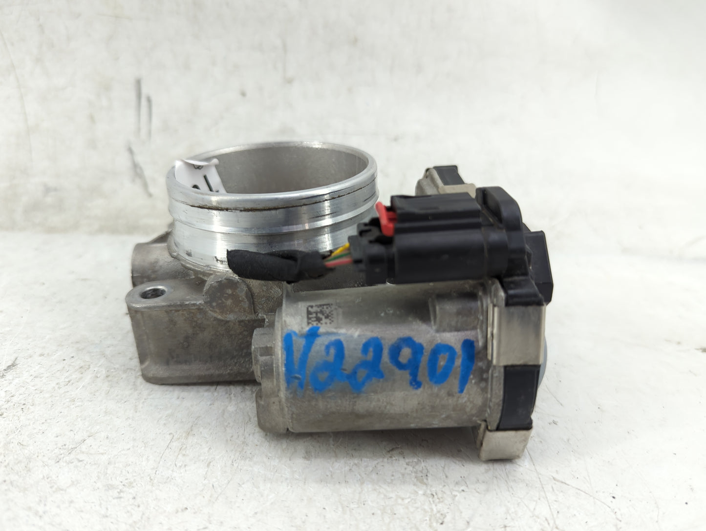 2014-2017 Buick Regal Throttle Body P/N:12627067DA Fits Fits 2013 2014 2015 2016 2017 2018 2019 2020 2021 OEM Used Auto Part
