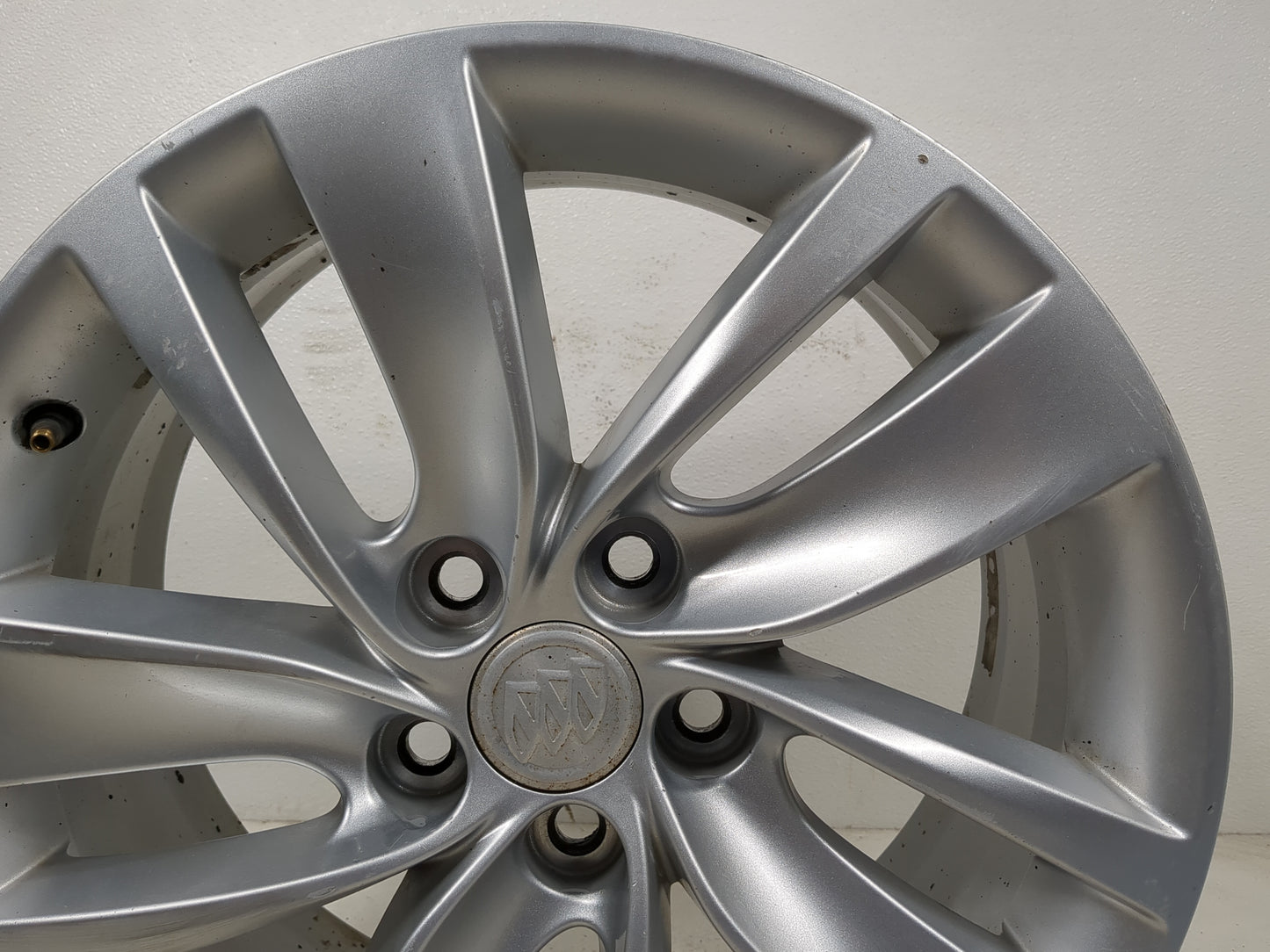 2014-2017 Buick Regal Oem Wheel Rim - Oemusedautoparts1.com