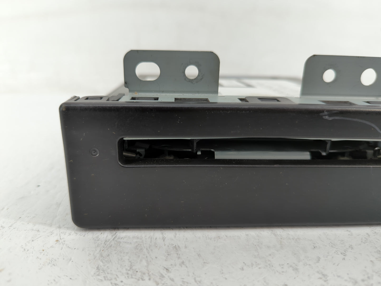 2014 Buick Regal Radio AM FM Cd Player Receiver Replacement P/N:23118961 13590746 Fits Fits 2015 OEM Used Auto Parts - Oemus