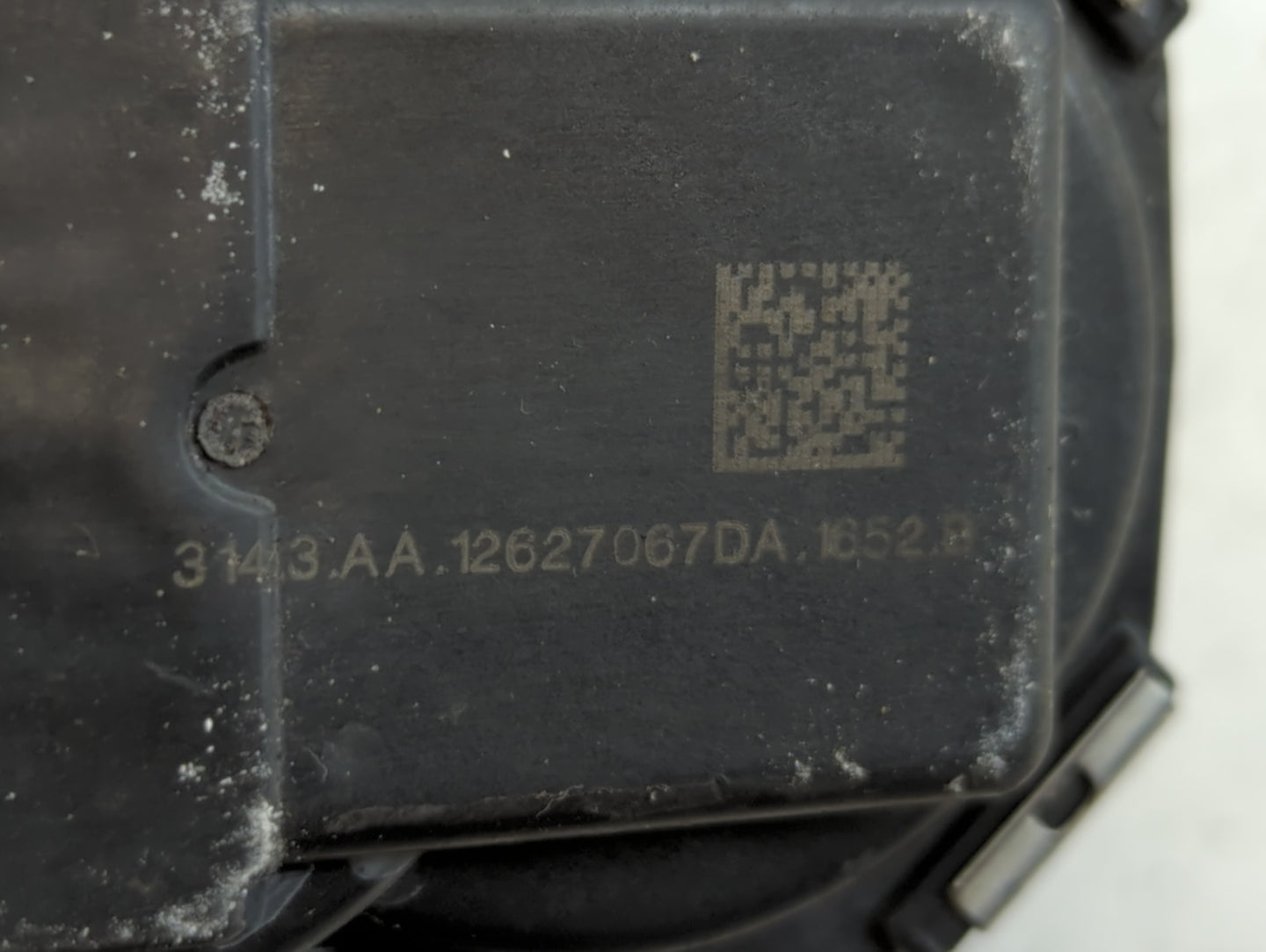 2014-2017 Buick Regal Throttle Body P/N:12627067DA Fits Fits 2013 2014 2015 2016 2017 2018 2019 2020 2021 OEM Used Auto Part