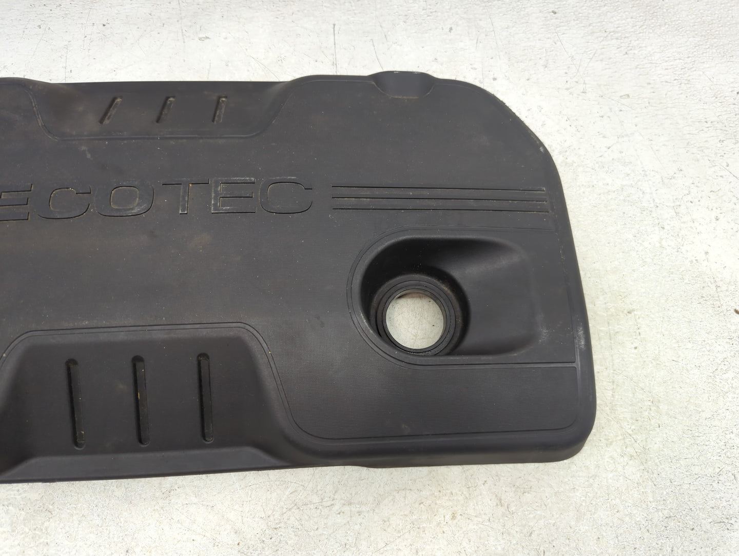 2014 Buick Verano Engine Cover - Oemusedautoparts1.com
