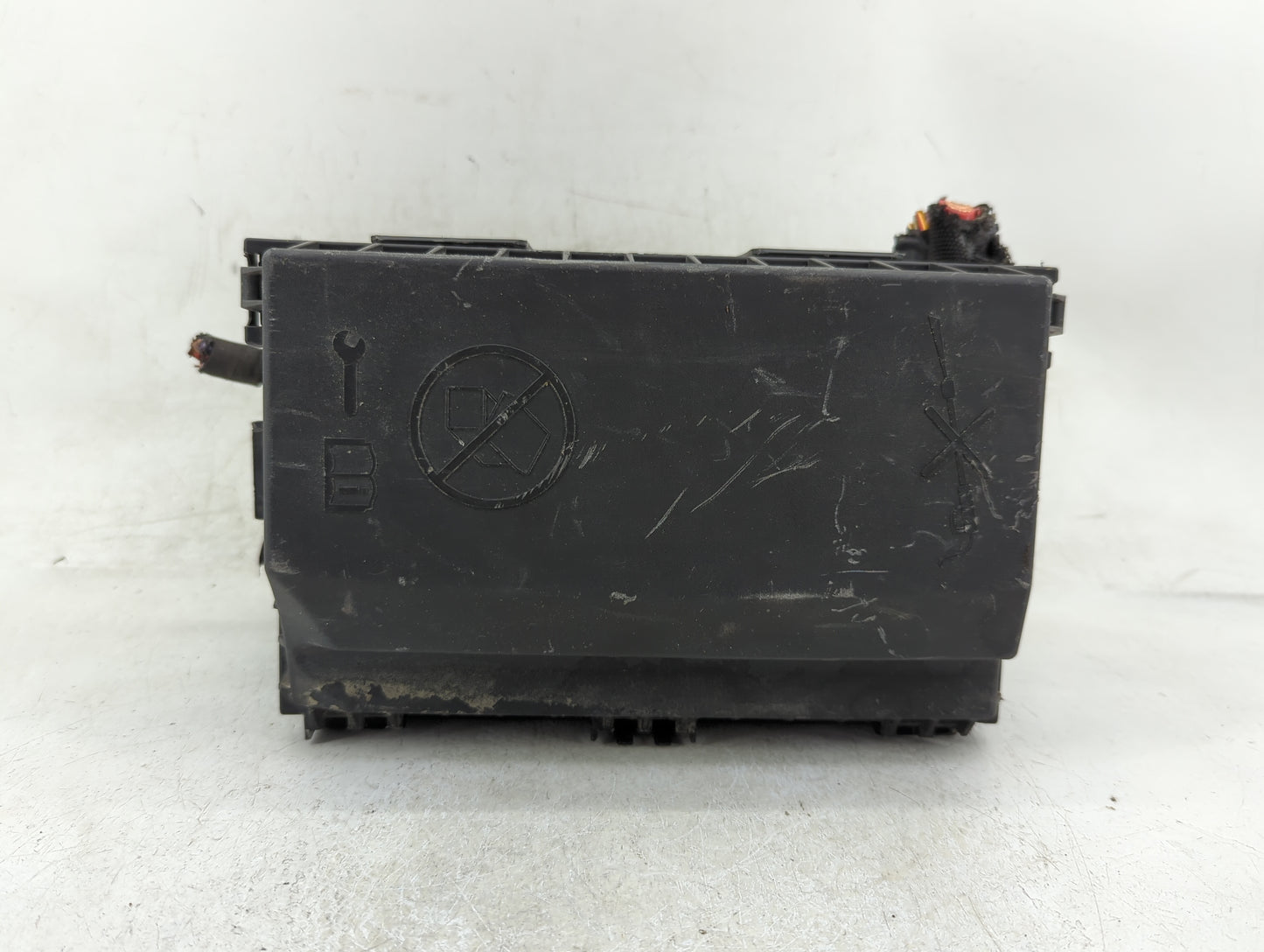 2013-2016 Buick Verano Fusebox Fuse Box Panel Relay Module P/N:13403357 Fits Fits 2013 2014 2015 2016 OEM Used Auto Parts - 