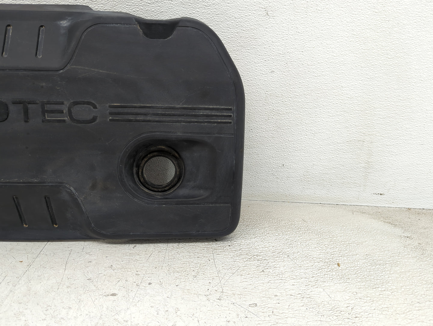 2014 Buick Verano Engine Cover - Oemusedautoparts1.com