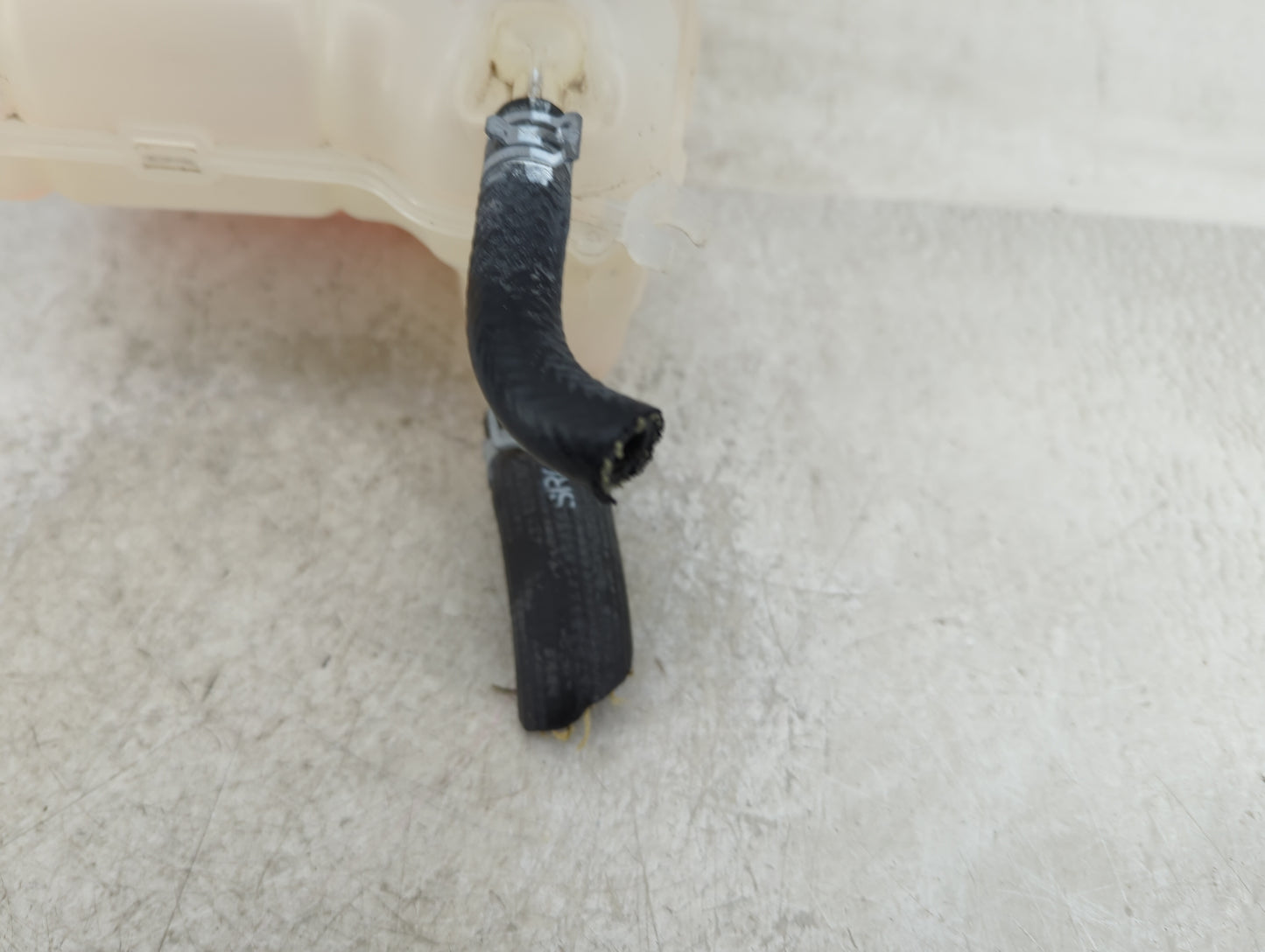2012-2017 Buick Verano Radiator Coolant Overflow Expansion Tank Bottle 1409770 - Oemusedautoparts1.com