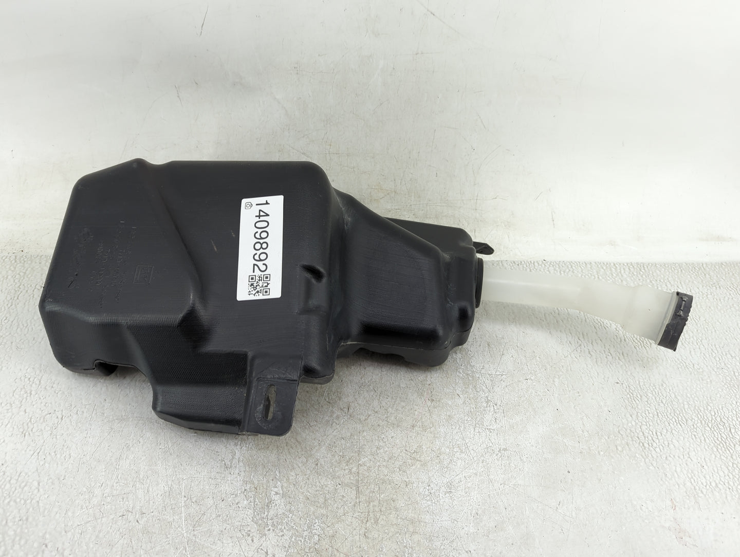 2014-2017 Buick Verano Windshield Washer Fluid Reservoir Bottle Oem - Oemusedautoparts1.com