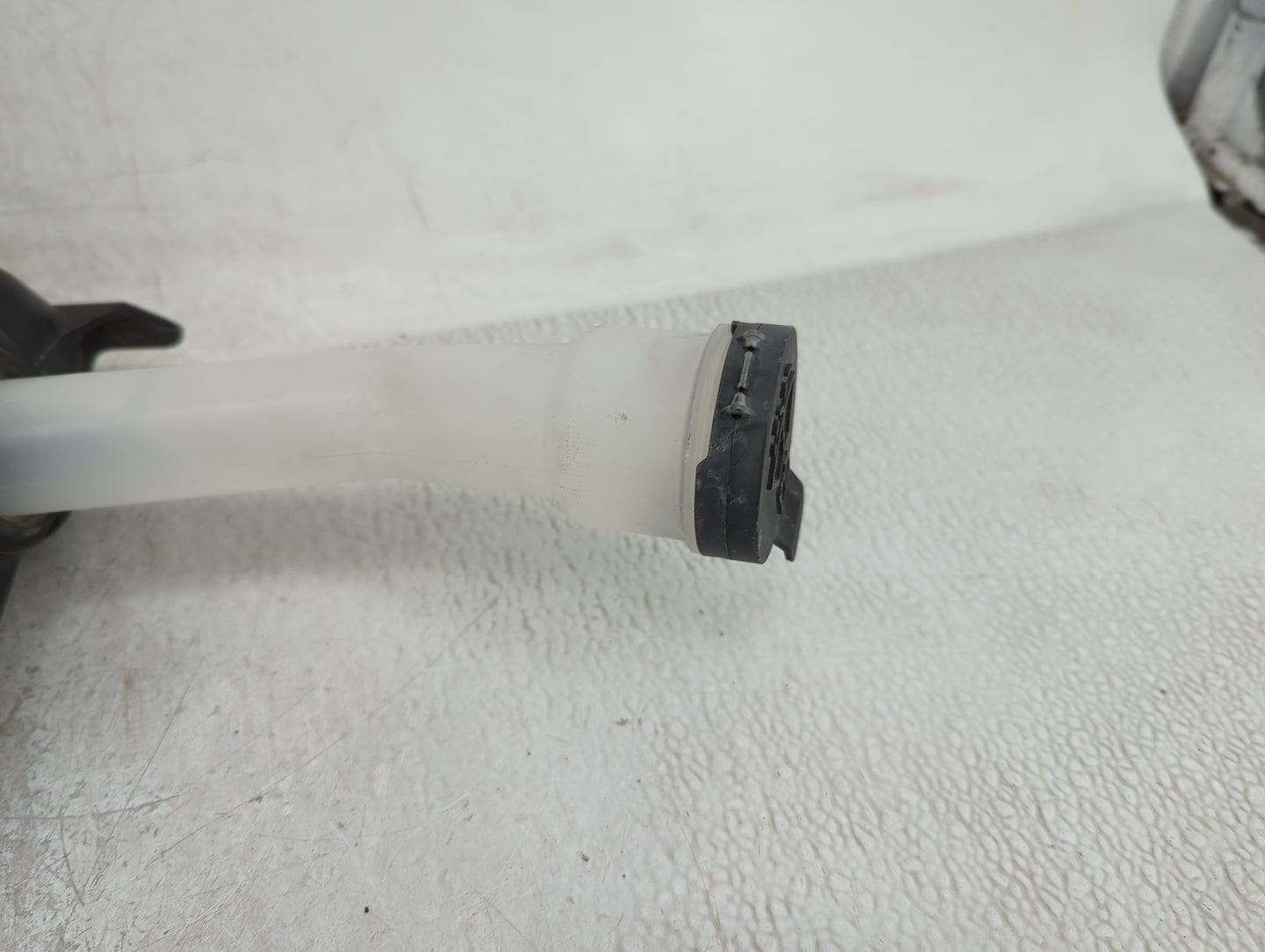 2014-2017 Buick Verano Windshield Washer Fluid Reservoir Bottle Oem - Oemusedautoparts1.com