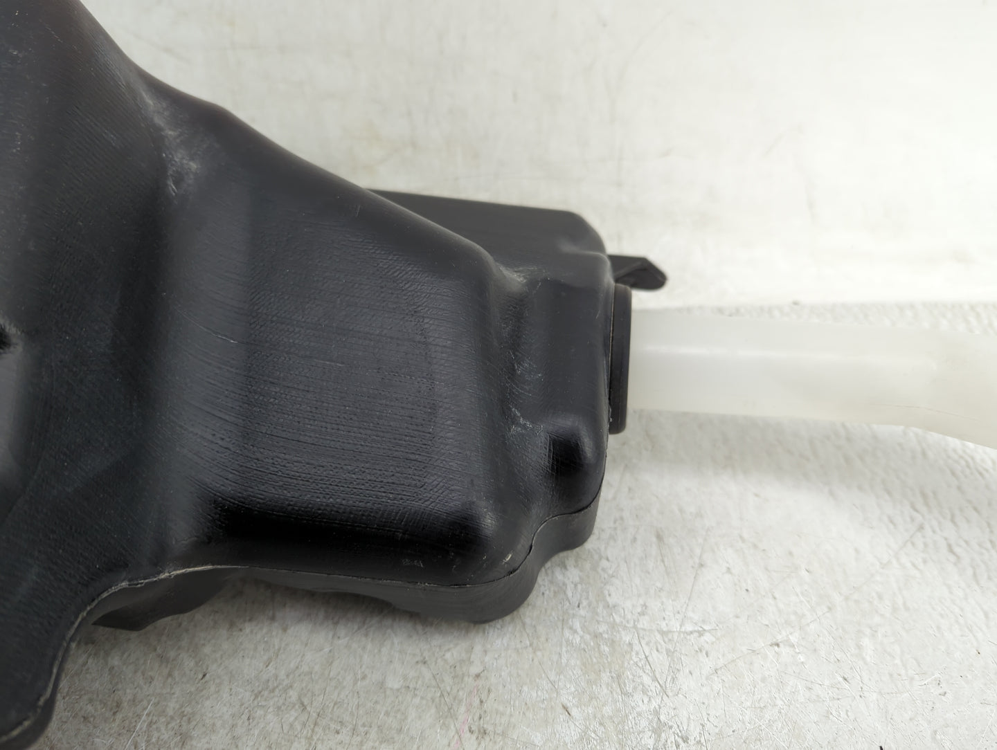 2014-2017 Buick Verano Windshield Washer Fluid Reservoir Bottle Oem - Oemusedautoparts1.com