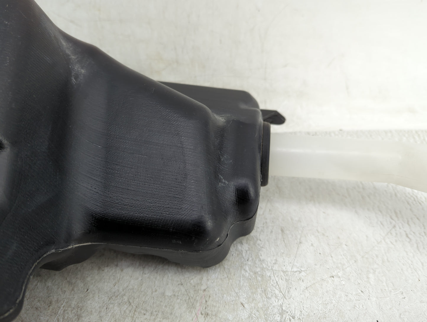 2014-2017 Buick Verano Windshield Washer Fluid Reservoir Bottle Oem - Oemusedautoparts1.com