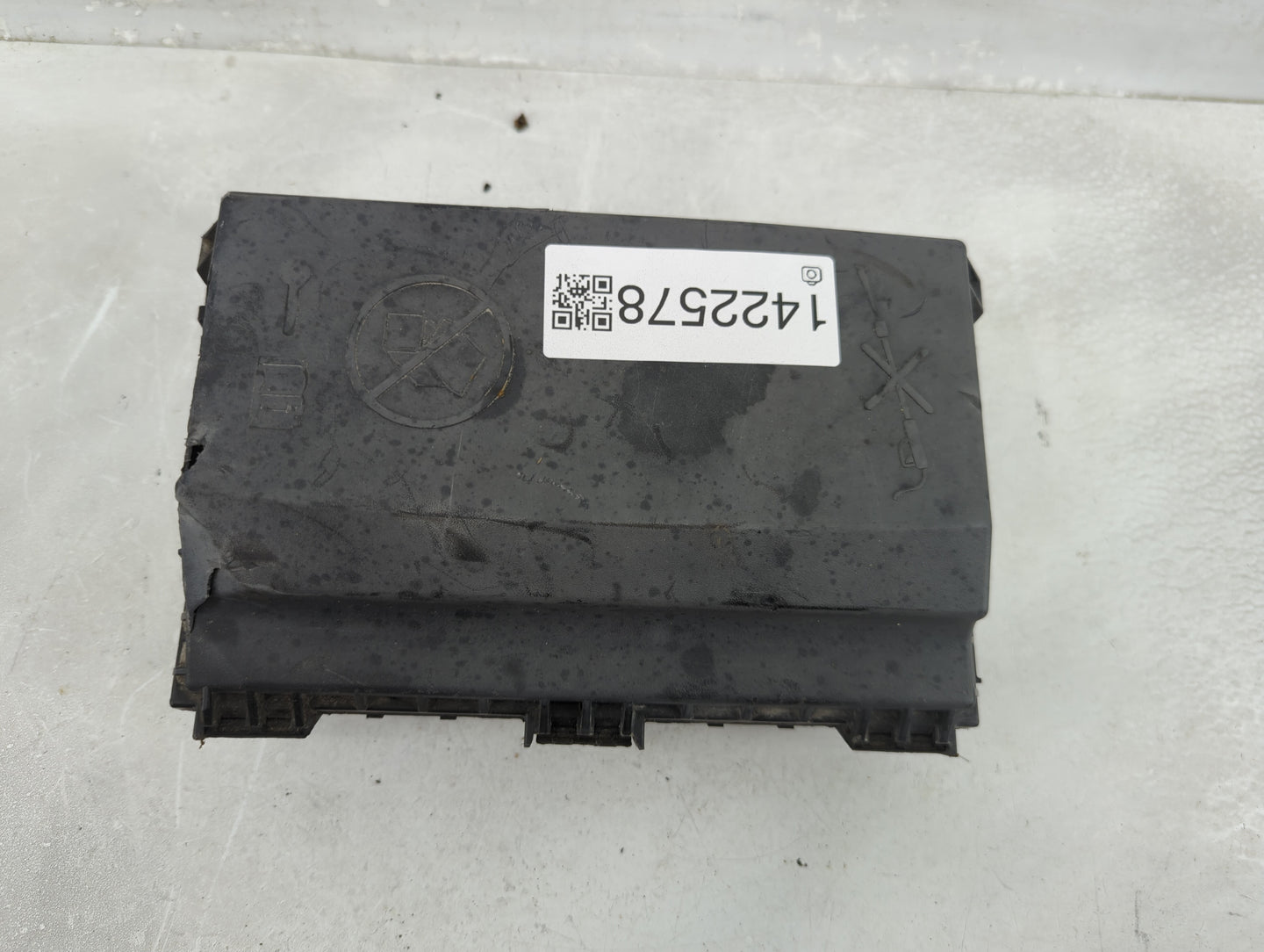 2013-2016 Buick Verano Fusebox Fuse Box Panel Relay Module P/N:13403357 Fits Fits 2013 2014 2015 2016 OEM Used Auto Parts - 