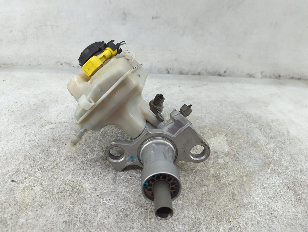2012-2017 Buick Verano Brake Master Cylinder 1511998 - Oemusedautoparts1.com