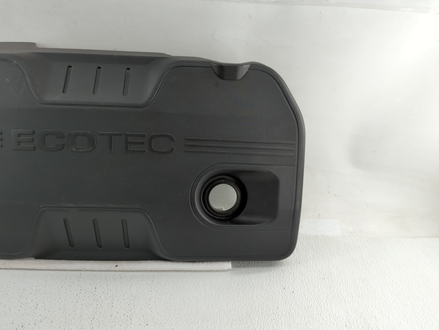2014 Buick Verano Engine Cover - Oemusedautoparts1.com