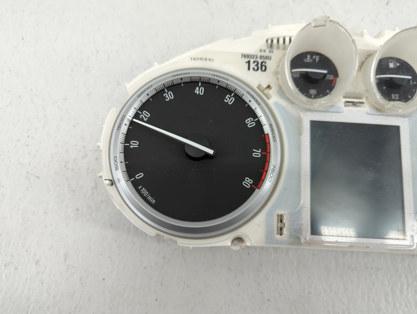 2014-2015 Buick Verano Instrument Cluster Speedometer Gauges P/N:769323-050U 22993180 Fits Fits 2014 2015 OEM Used Auto Part