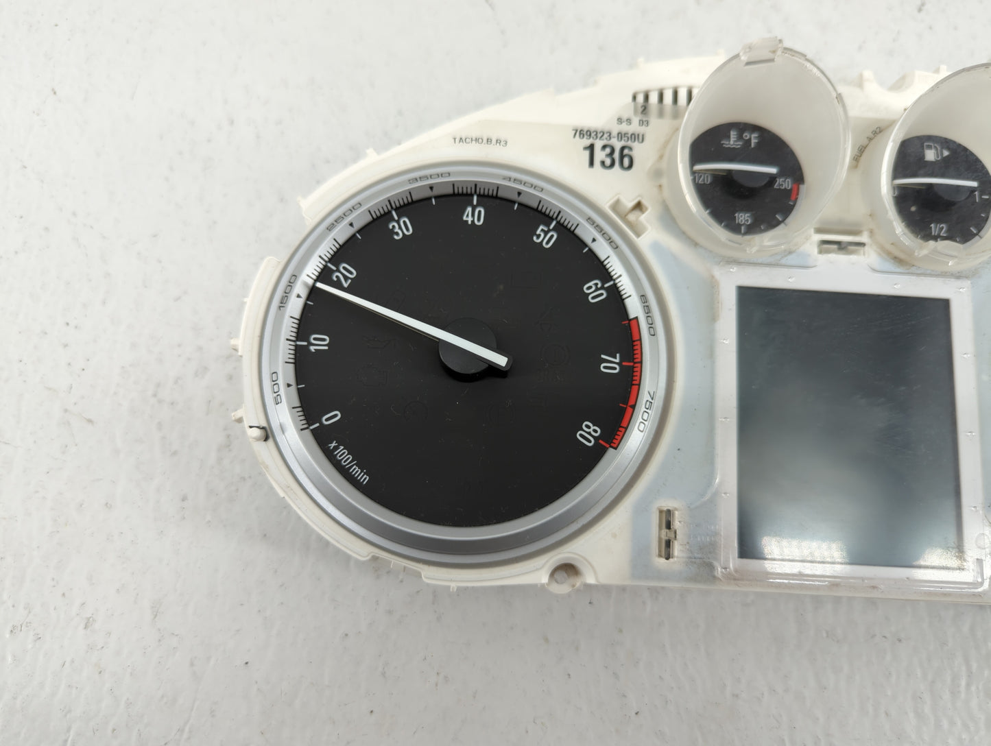 2014-2015 Buick Verano Instrument Cluster Speedometer Gauges P/N:769323-050U 22993180 Fits Fits 2014 2015 OEM Used Auto Part