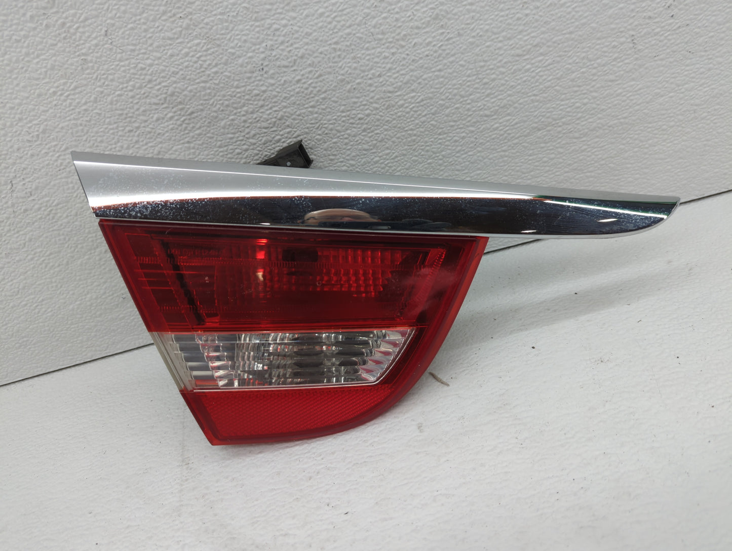2012-2017 Buick Verano Tail Light Assembly Driver Left OEM P/N:22879046 22985775, 22945002 Fits Fits 2012 2013 2014 2015 201