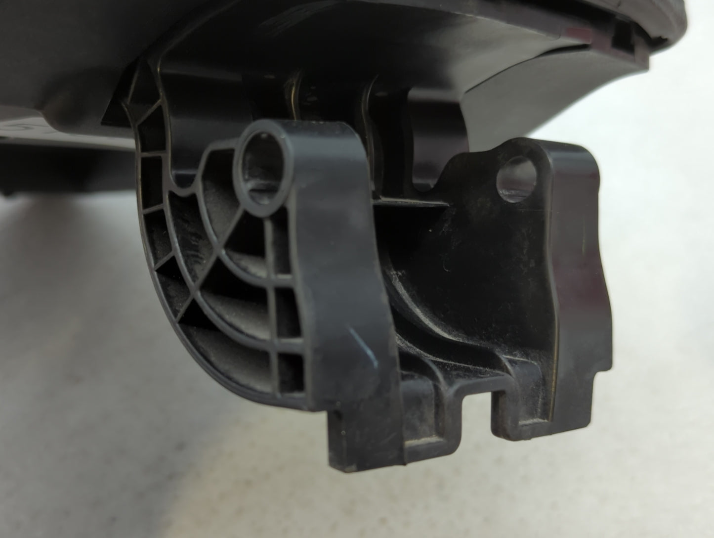 2012-2014 Buick Verano Center Console Armrest Cover Lid Black - Oemusedautoparts1.com