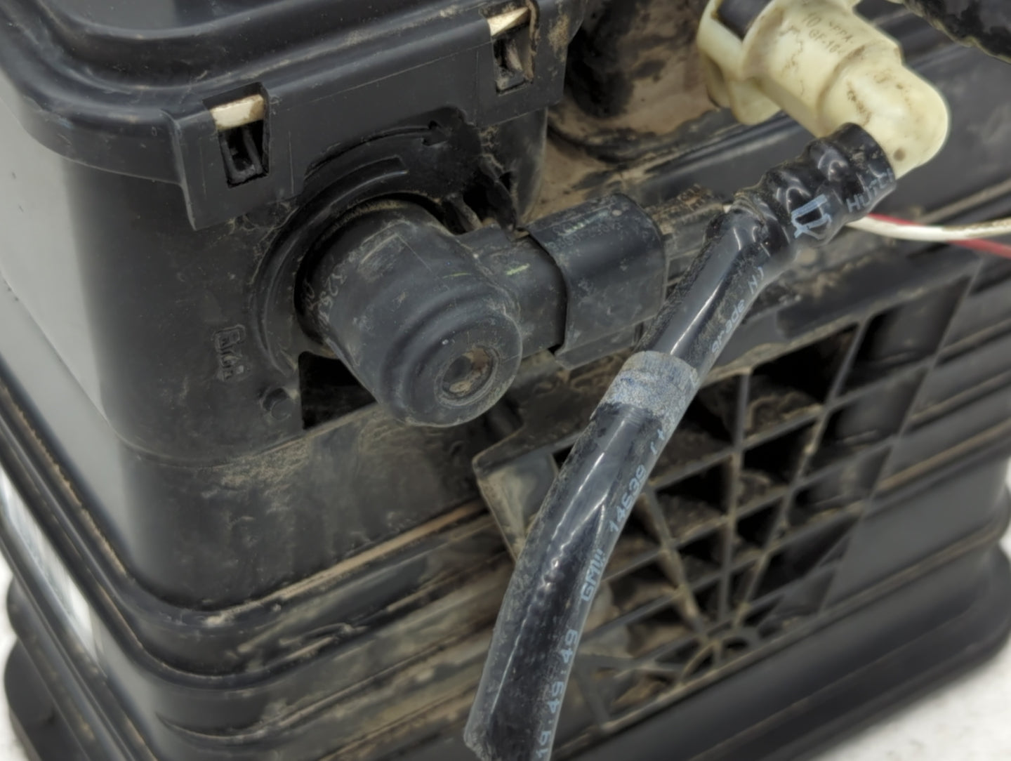 2014 Buick Verano Fuel Vapor Charcoal Canister 706949 - Oemusedautoparts1.com