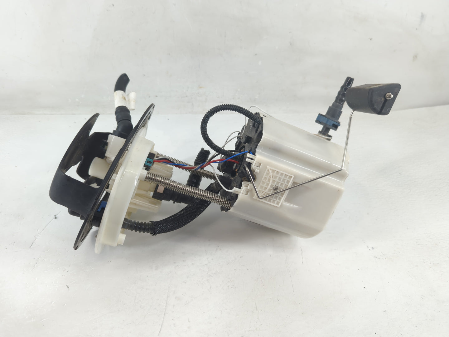 2013-2014 Cadillac Ats Electrical Gas Fuel Pump Assembly - Oemusedautoparts1.com